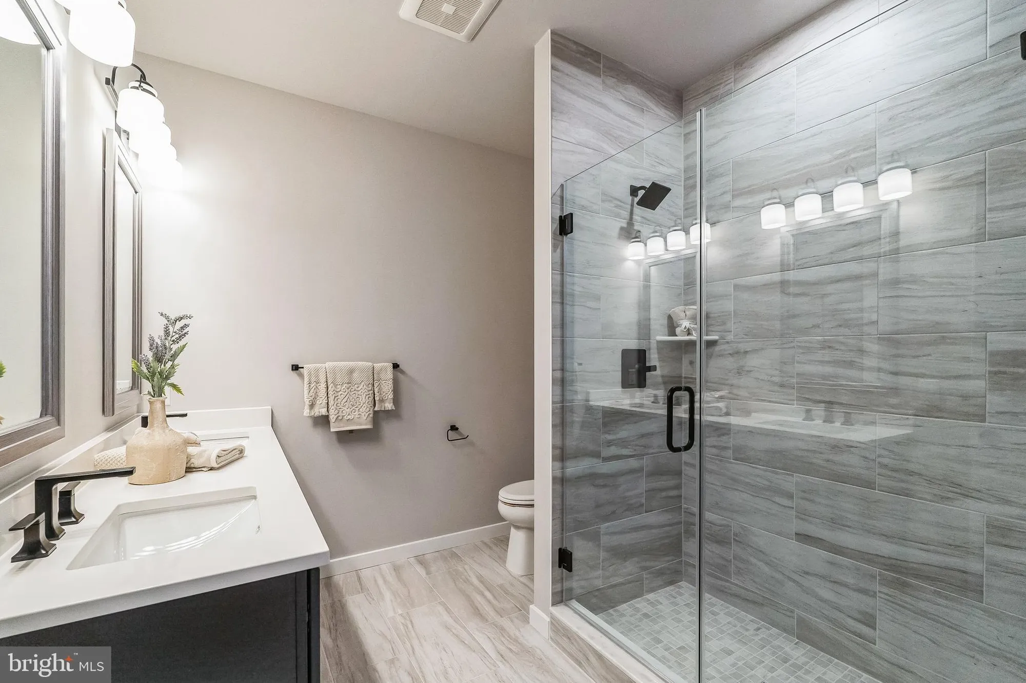 Property Slideshow image 9 of 9 | 55 cedar cir, Levittown, PA, 19055