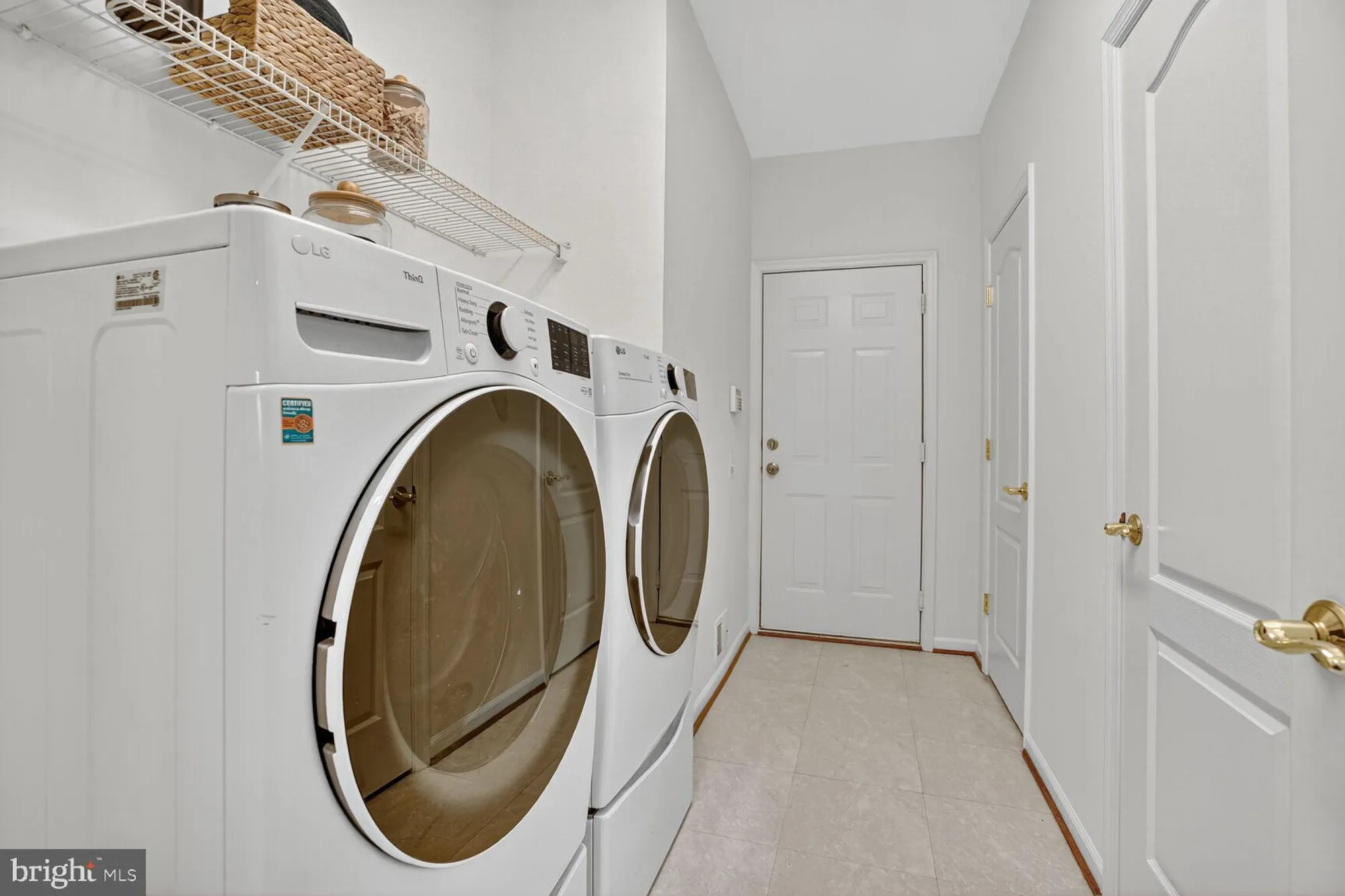 Property Slideshow image 18 of 37 | 1994 penfold ct, Woodbridge, VA, 22192