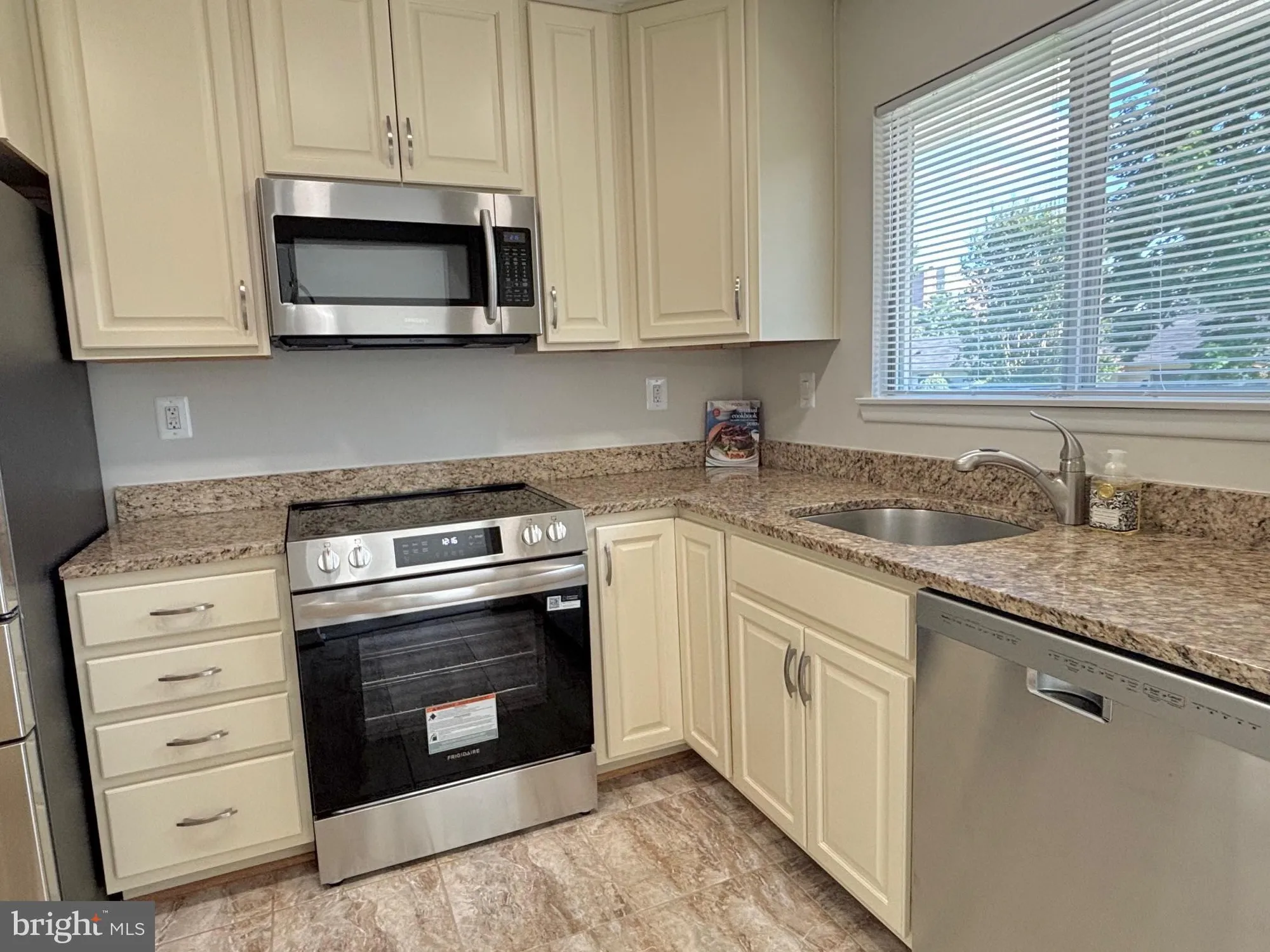 Property Slideshow image 12 of 25 | 3504 fitzhugh ln # 49-c, Silver Spring, MD, 20906