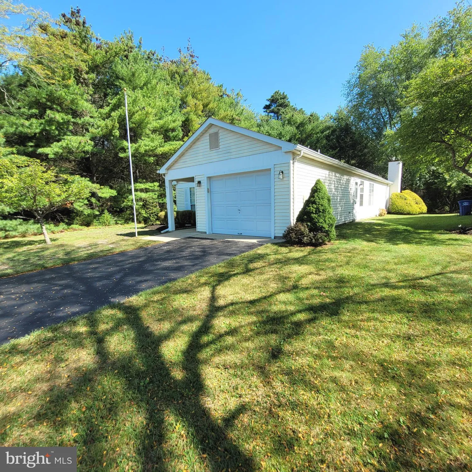 Property Slideshow image 3 of 36 | 875 westminster dr, Southampton, NJ, 08088