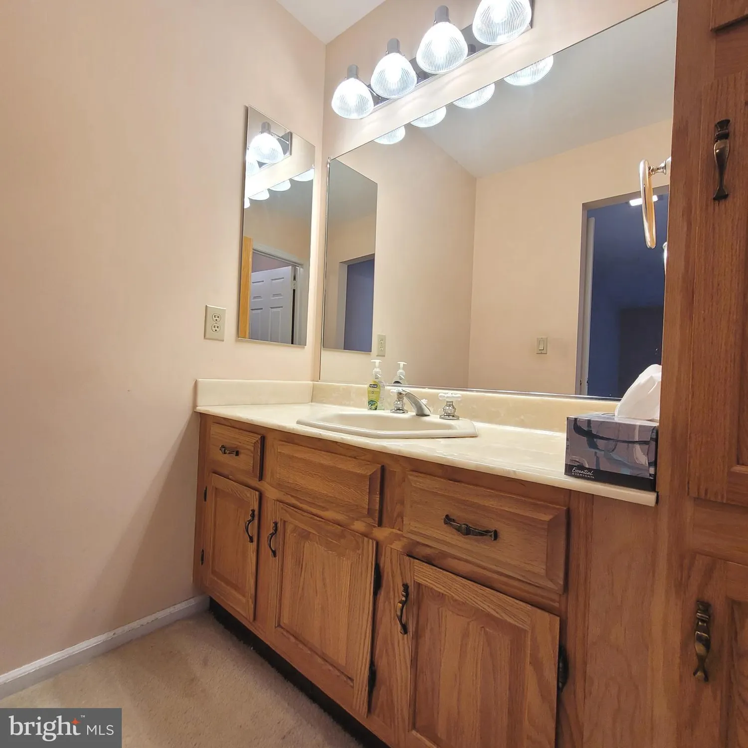 Property Slideshow image 24 of 36 | 875 westminster dr, Southampton, NJ, 08088