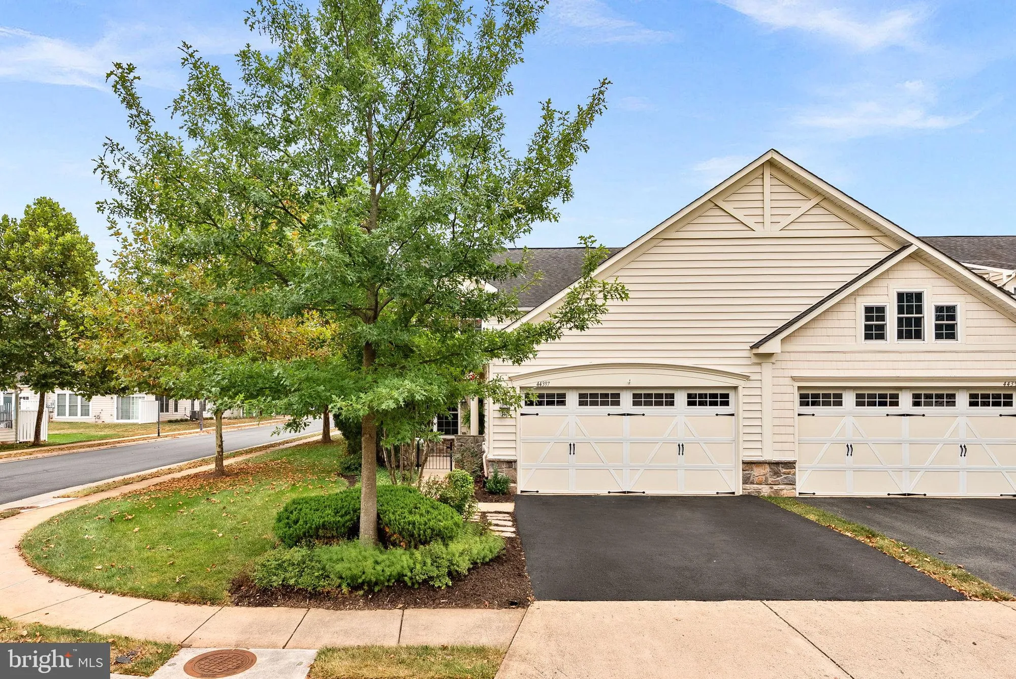 Property Slideshow image 2 of 32 | 44397 adare manor sq, Ashburn, VA, 20147