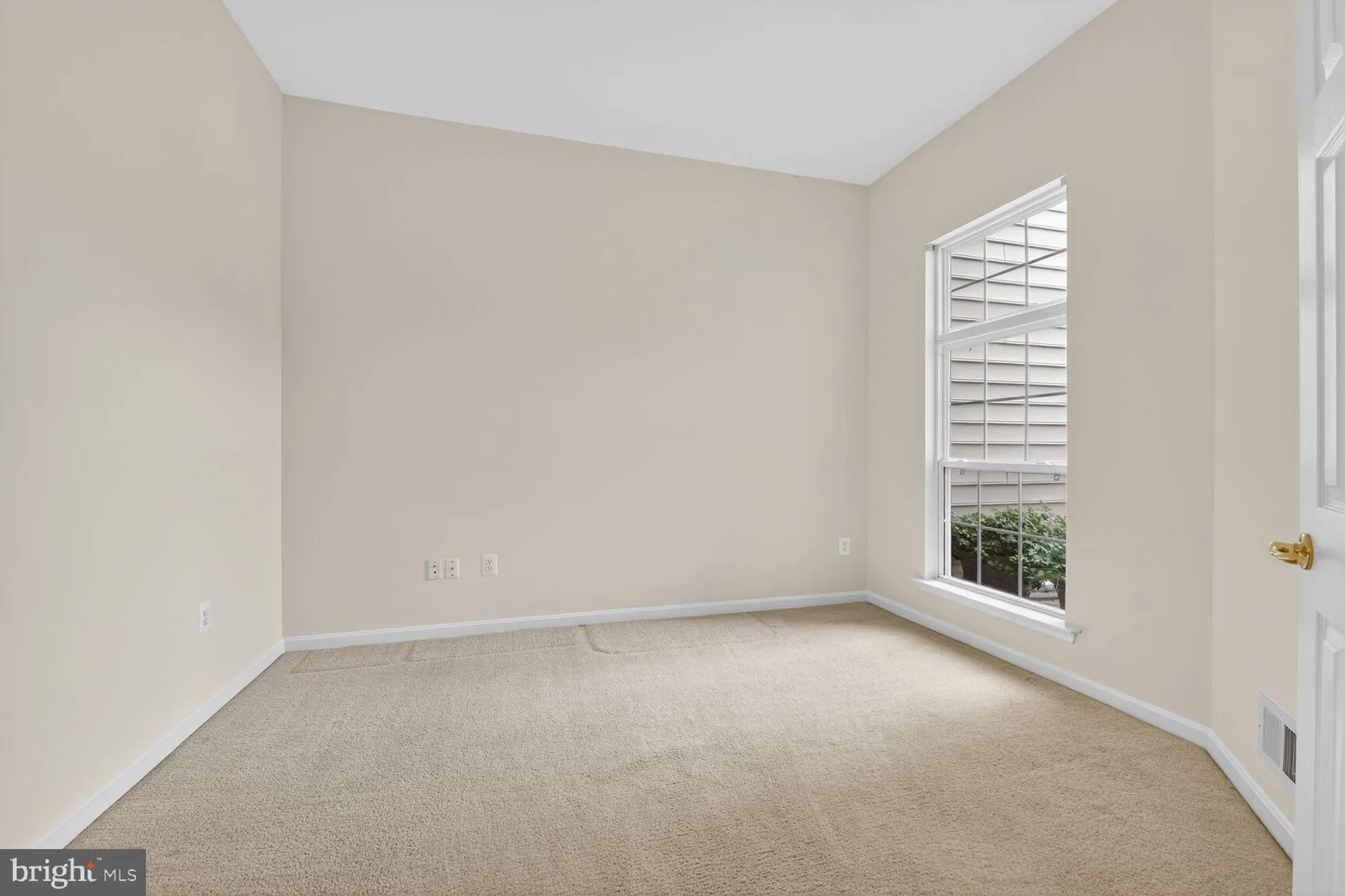 Property Slideshow image 14 of 57 | 20898 prince lowes ter, Sterling, VA, 20165