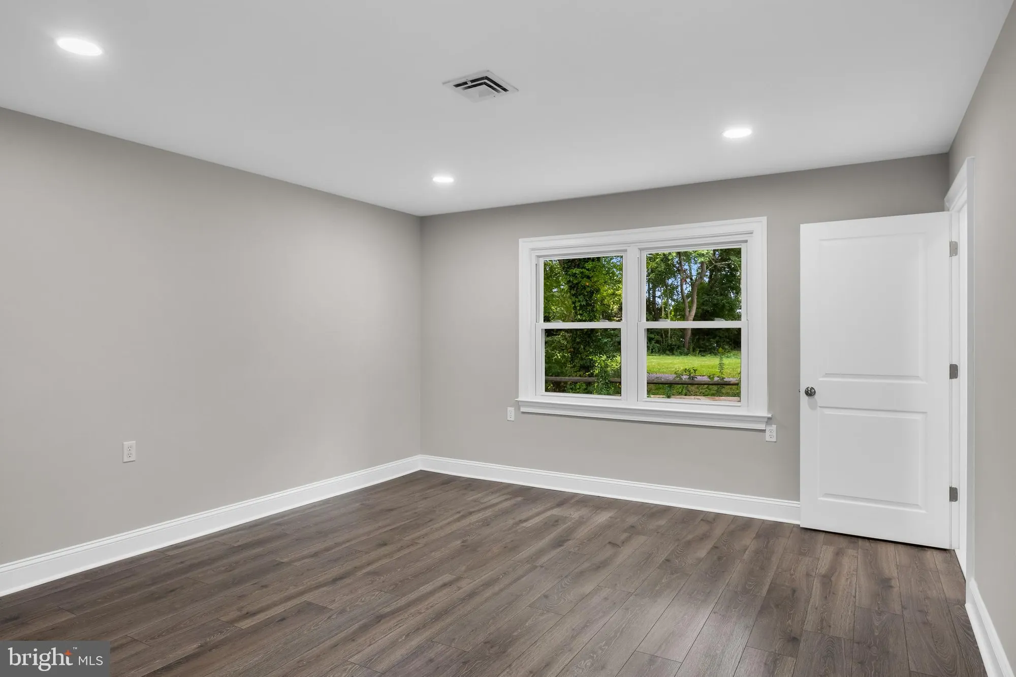 Property Slideshow image 10 of 24 | 175 huntington dr, Southampton, NJ, 08088