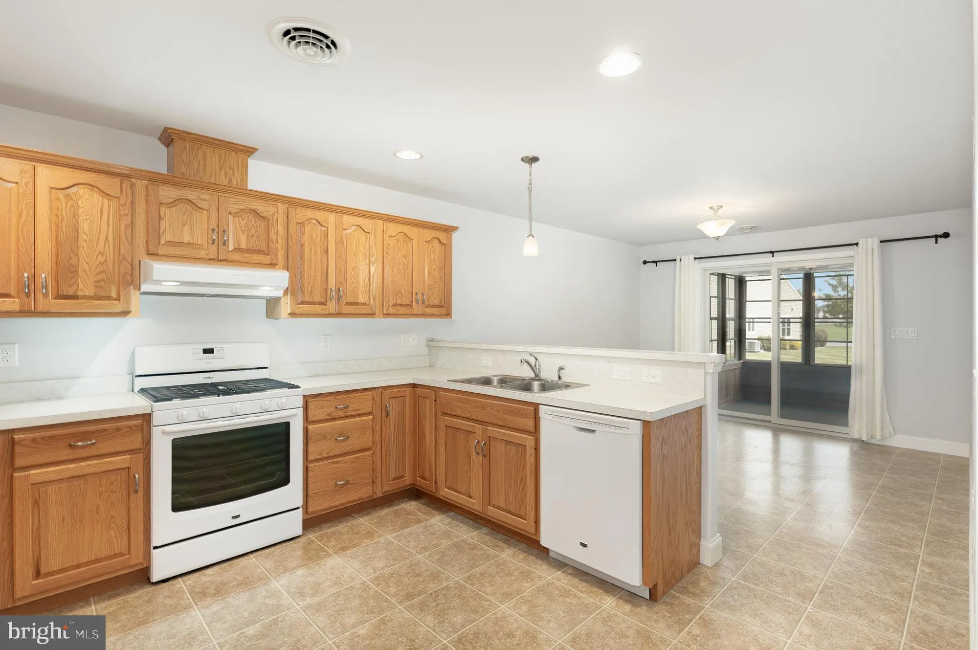 Property Slideshow image 11 of 39 | 1007 great hall dr, Lebanon, PA, 17042