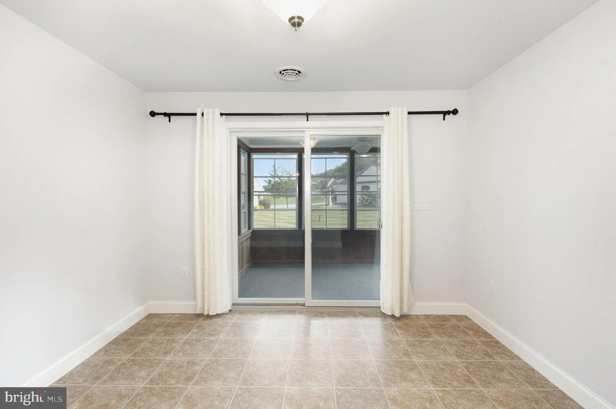 Property Slideshow image 16 of 39 | 1007 great hall dr, Lebanon, PA, 17042