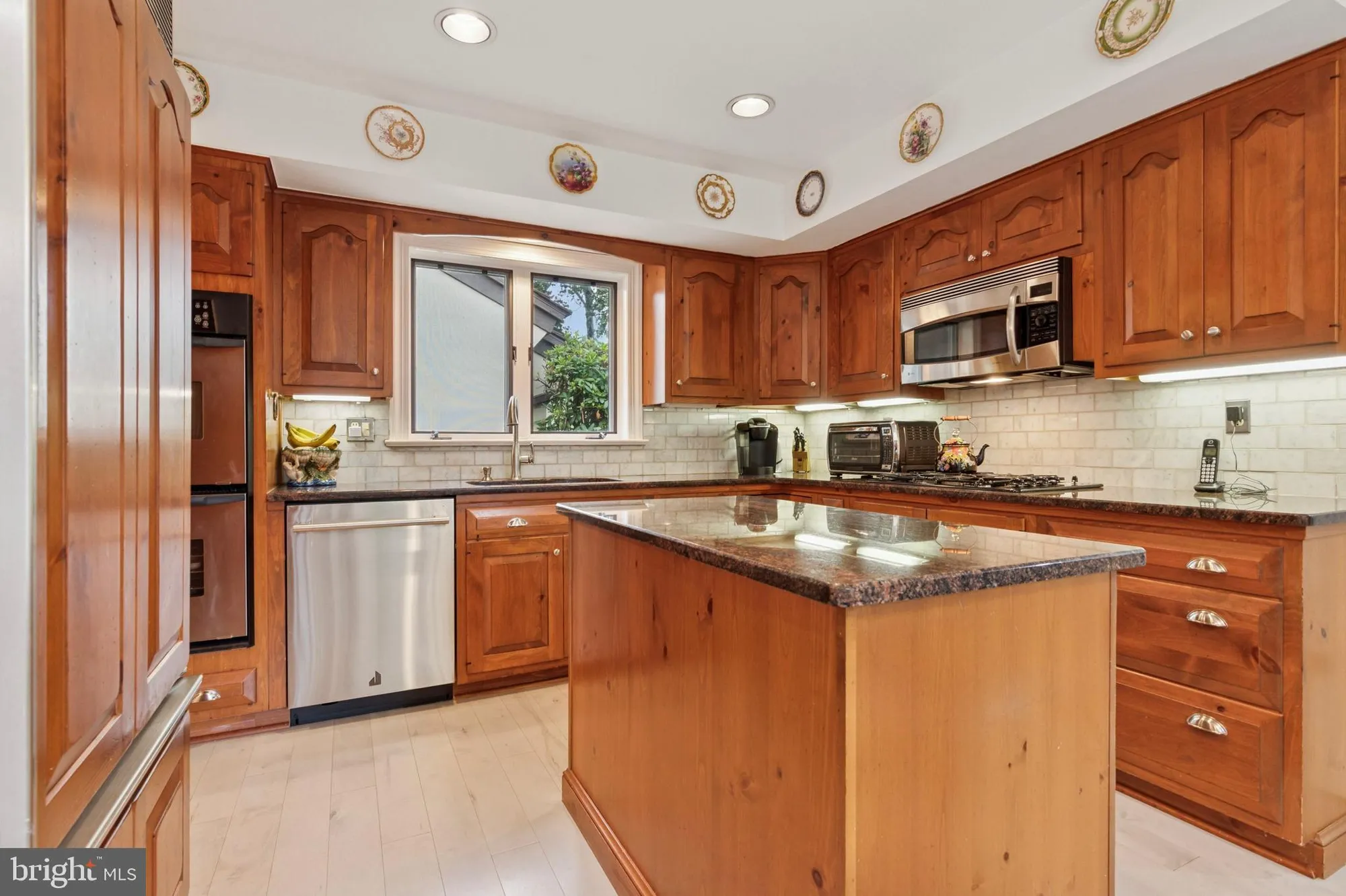 Property Slideshow image 9 of 24 | 6 steeplechase ln, Blue Bell, PA, 19422