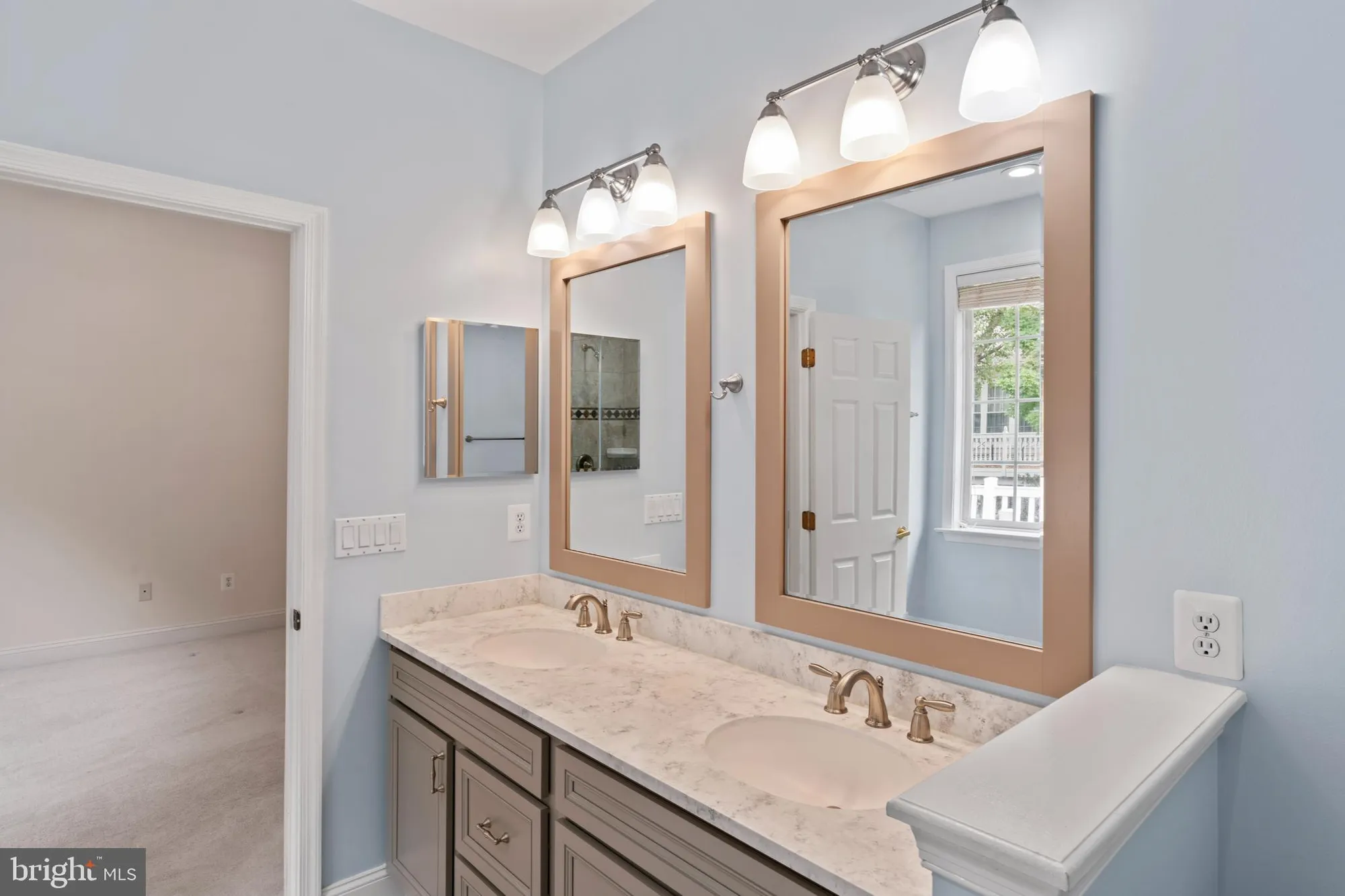 Property Slideshow image 31 of 67 | 13879 crabtree way, Gainesville, VA, 20155