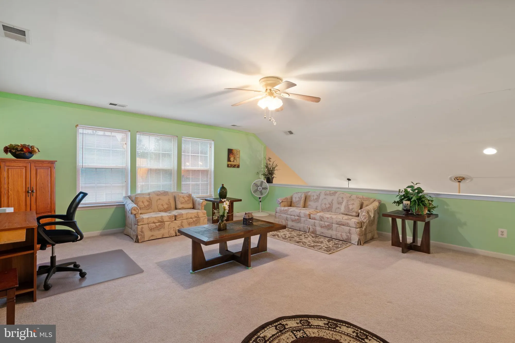 Property Slideshow image 22 of 44 | 3758 blowing leaf pl, Dumfries, VA, 22025