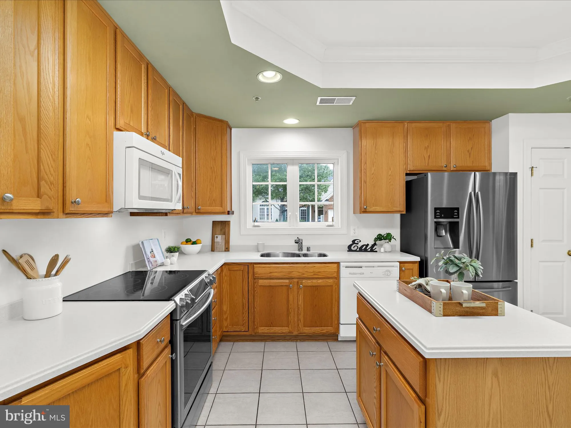Property Slideshow image 13 of 49 | 311 hamlet cir, Edgewater, MD, 21037