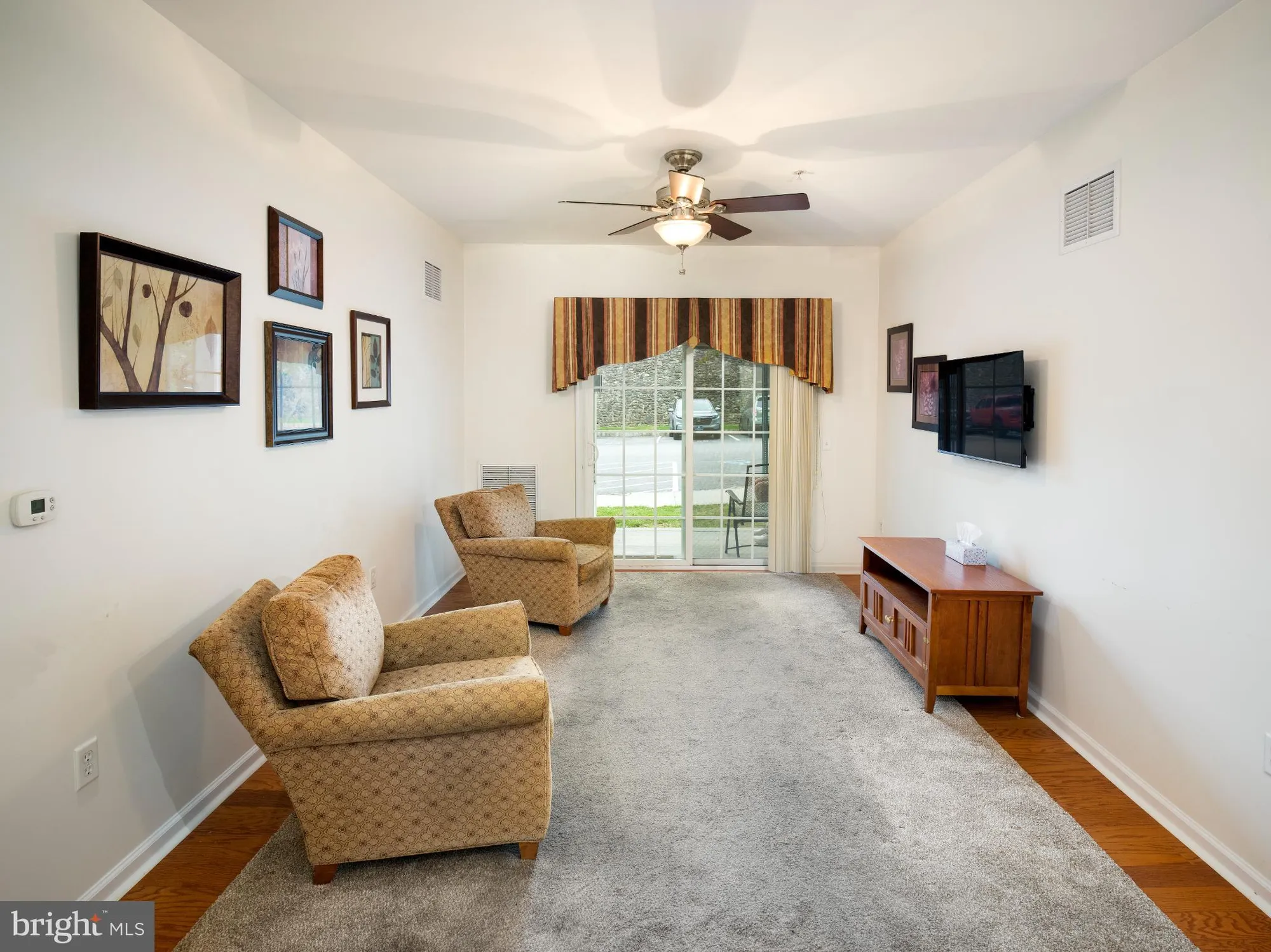 Property Slideshow image 5 of 28 | 411 creekside dr, Brookhaven, PA, 19015