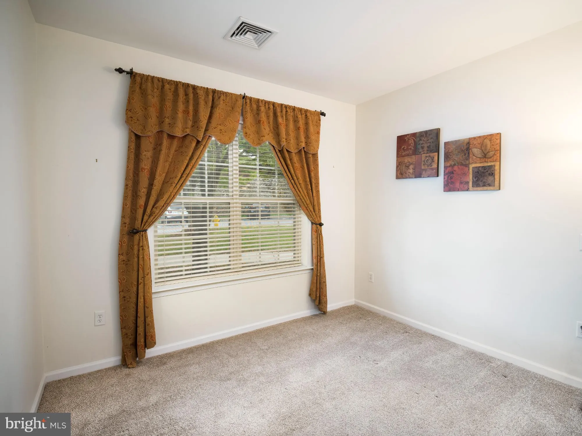 Property Slideshow image 20 of 28 | 411 creekside dr, Brookhaven, PA, 19015