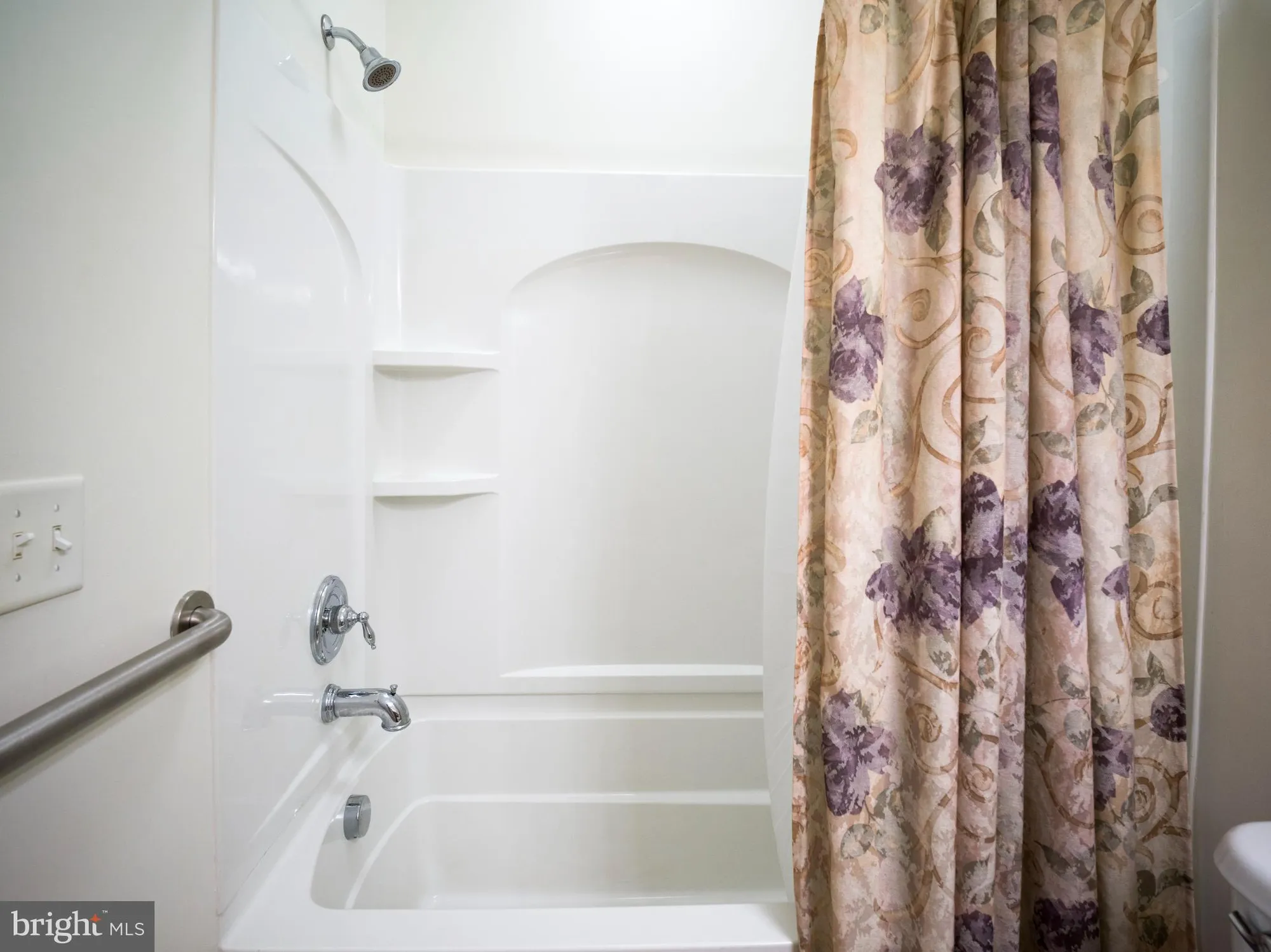 Property Slideshow image 22 of 28 | 411 creekside dr, Brookhaven, PA, 19015