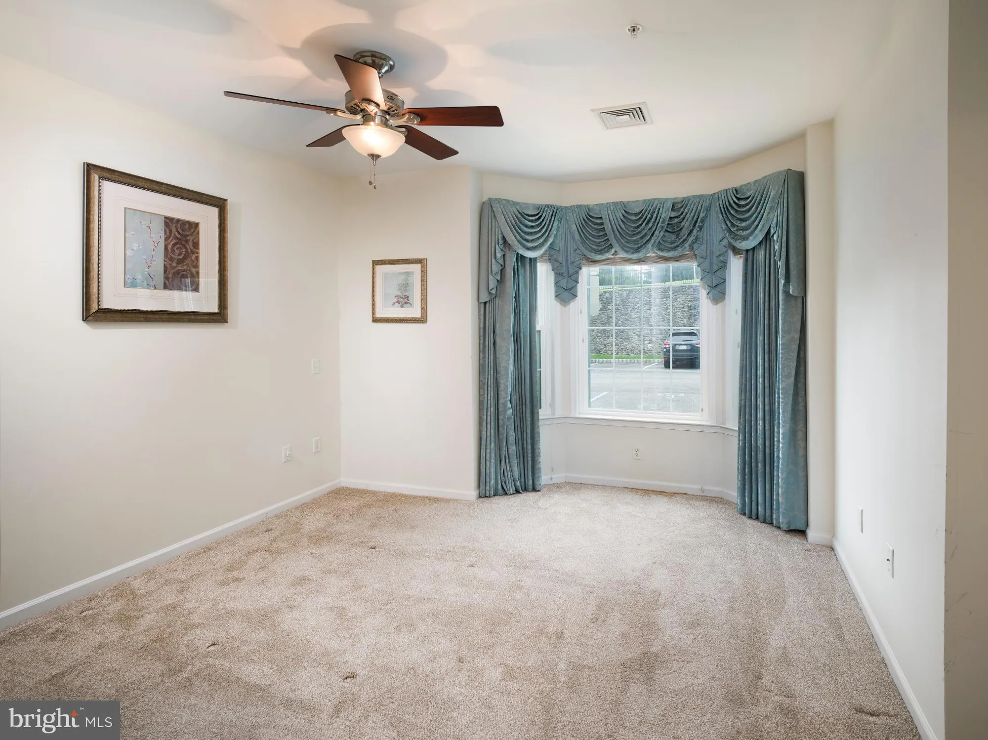 Property Slideshow image 17 of 28 | 411 creekside dr, Brookhaven, PA, 19015