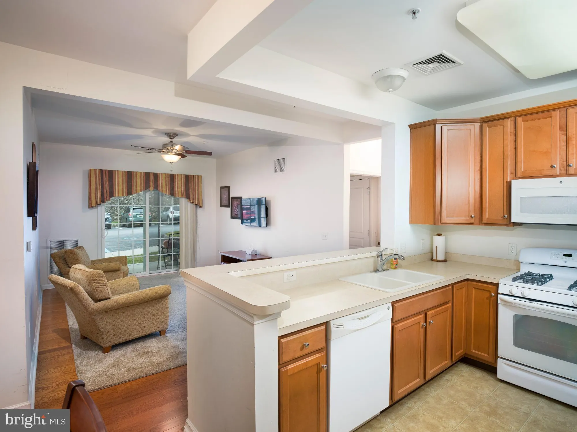 Property Slideshow image 11 of 28 | 411 creekside dr, Brookhaven, PA, 19015