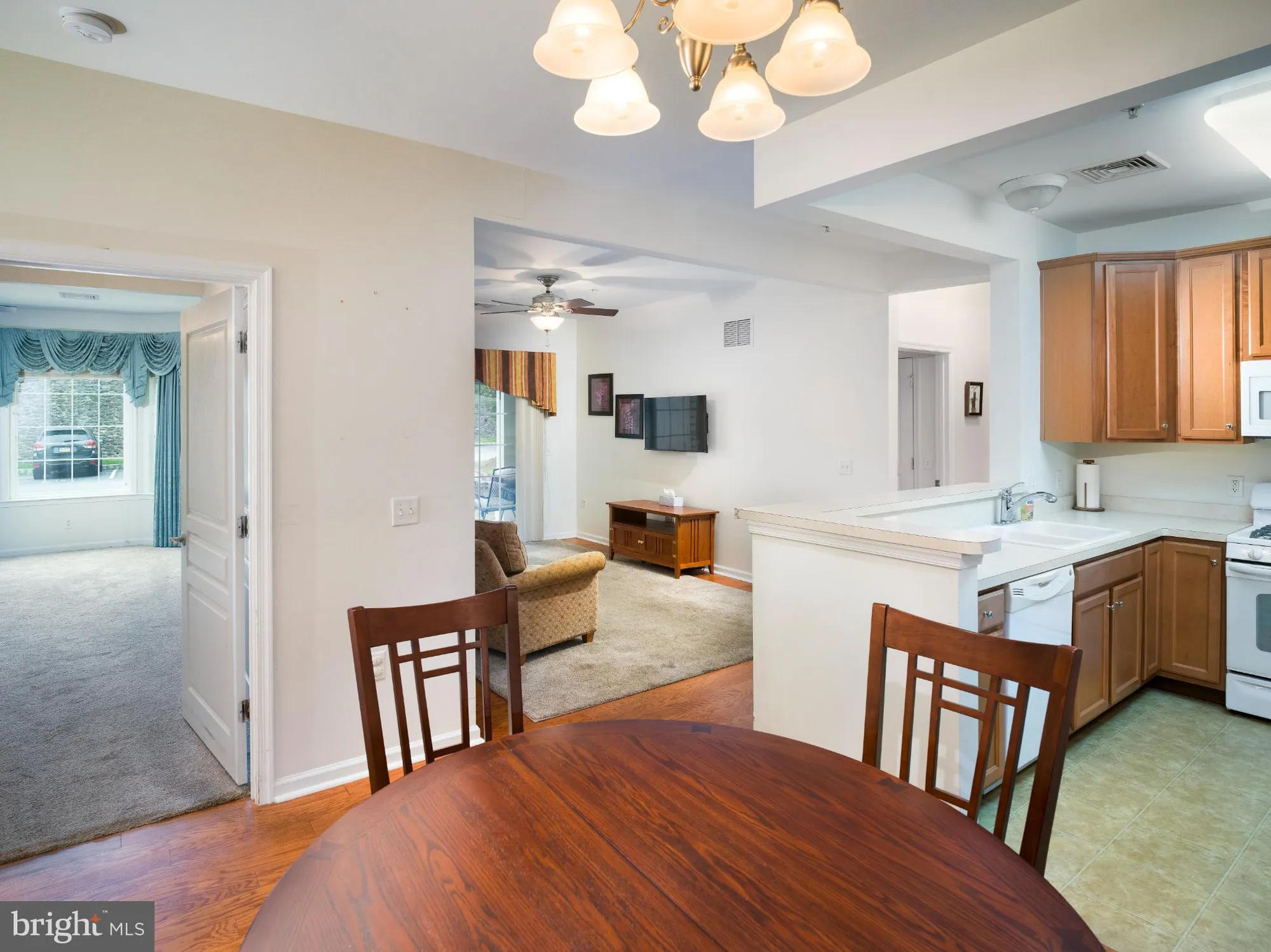 Property Slideshow image 16 of 28 | 411 creekside dr, Brookhaven, PA, 19015