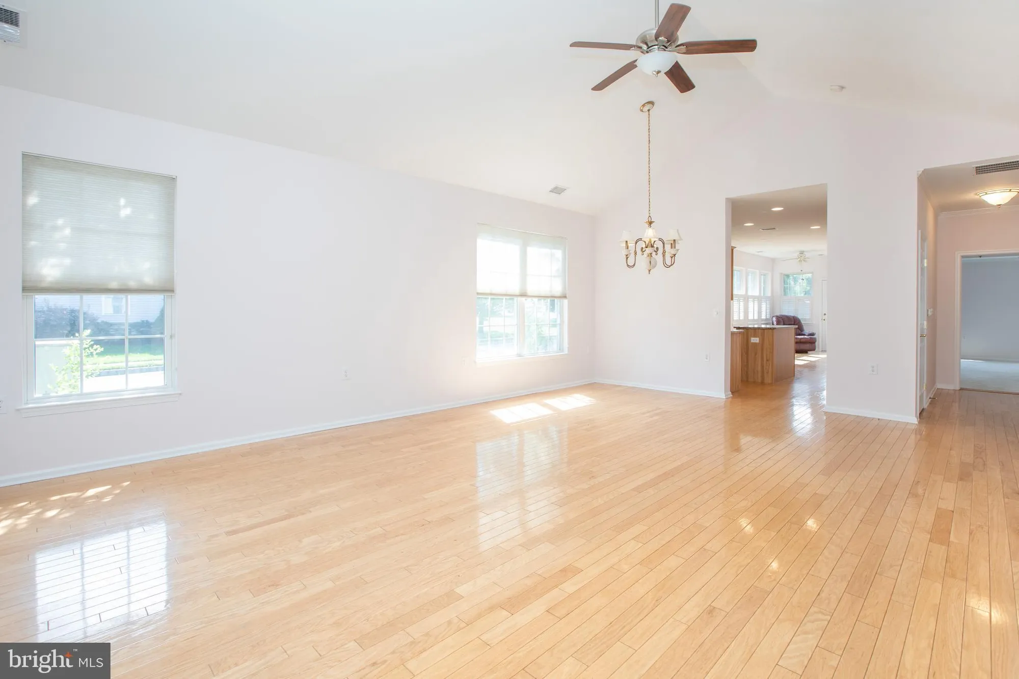 Property Slideshow image 7 of 28 | 97 hummingbird dr, Hamilton, NJ, 08690