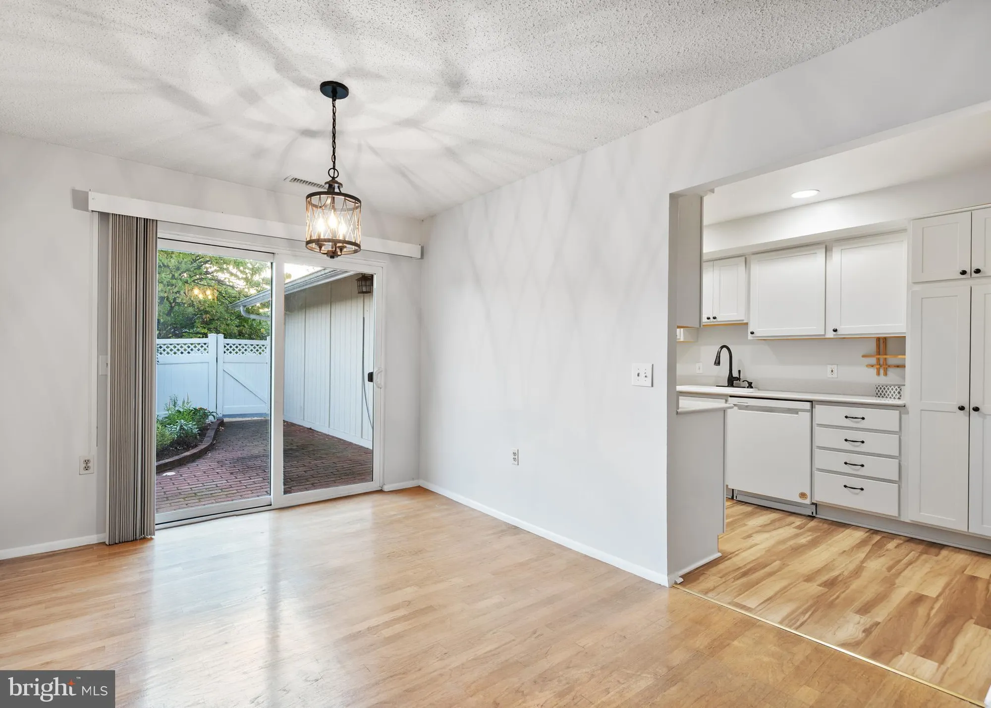 Property Slideshow image 7 of 24 | 2 finsbury park ct # 47-a, Silver Spring, MD, 20906