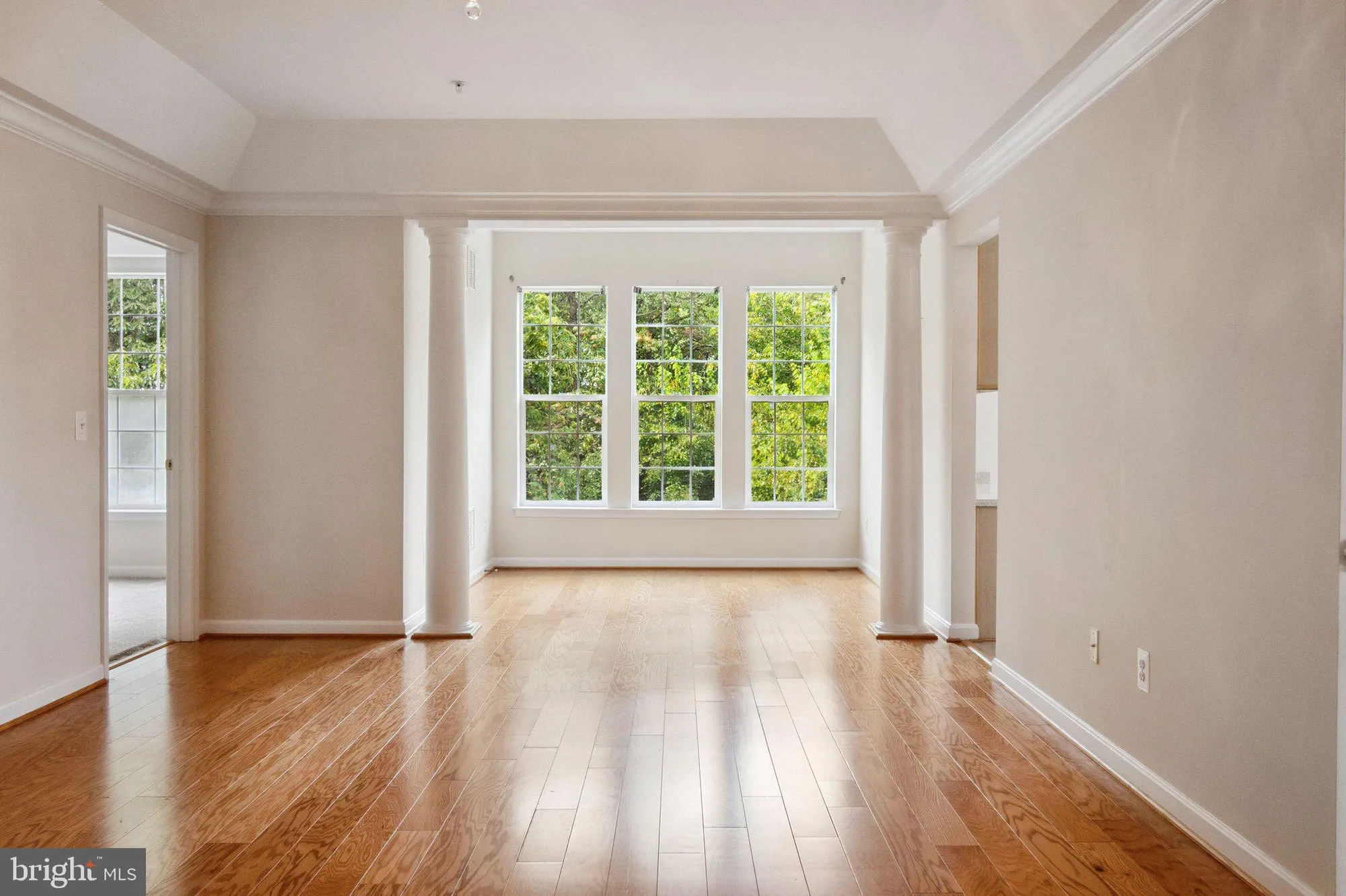 Property Slideshow image 7 of 32 | 8608 wandering fox trl 303, Odenton, MD, 21113