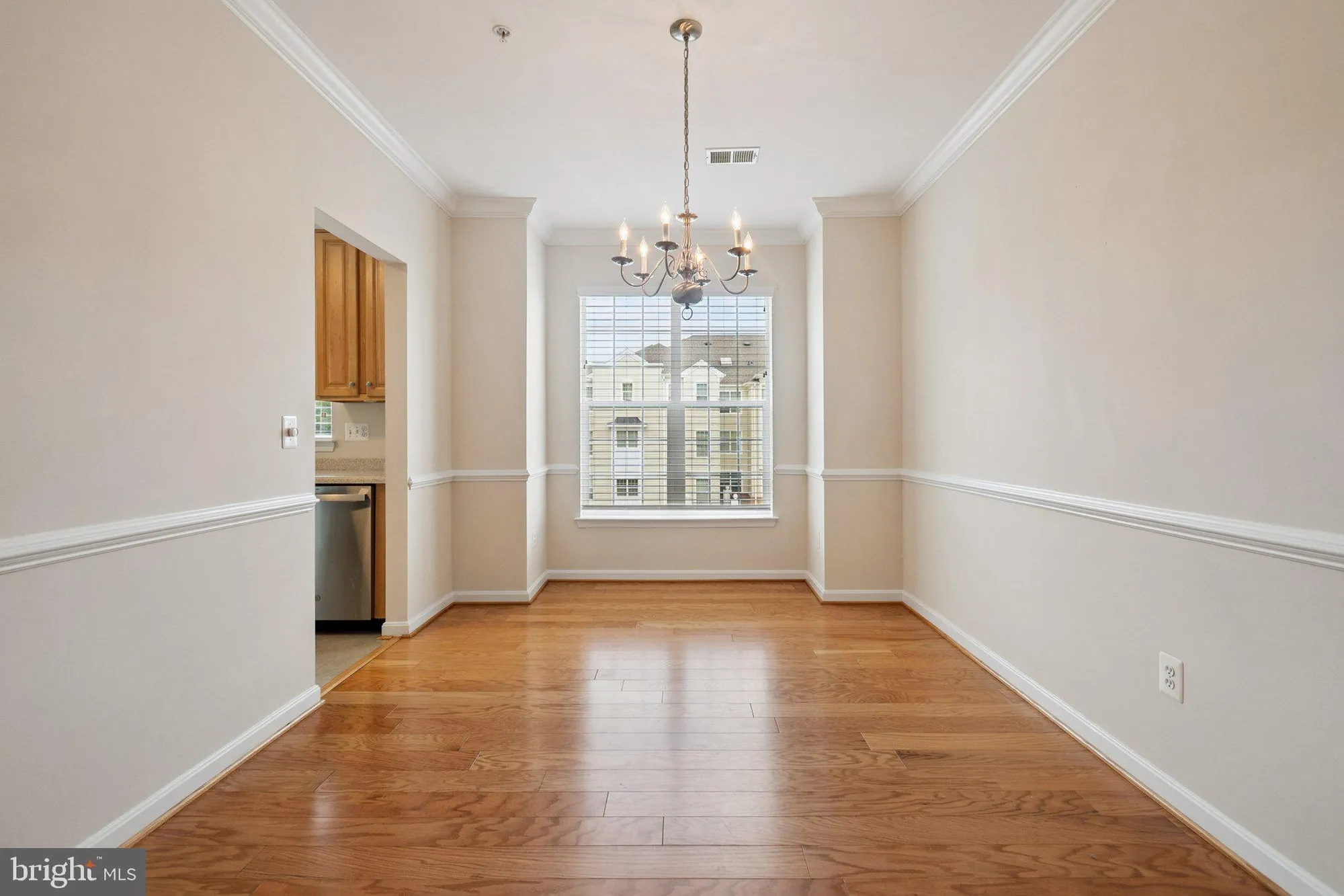 Property Slideshow image 6 of 32 | 8608 wandering fox trl 303, Odenton, MD, 21113