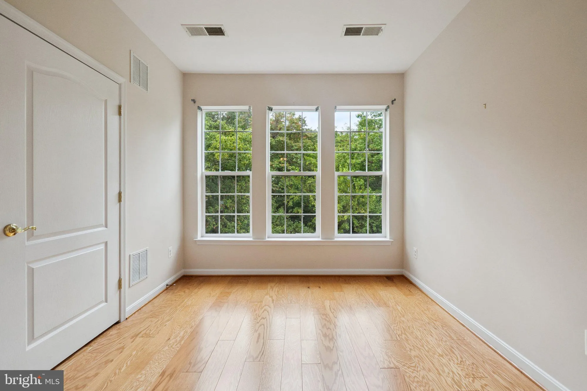 Property Slideshow image 13 of 32 | 8608 wandering fox trl 303, Odenton, MD, 21113