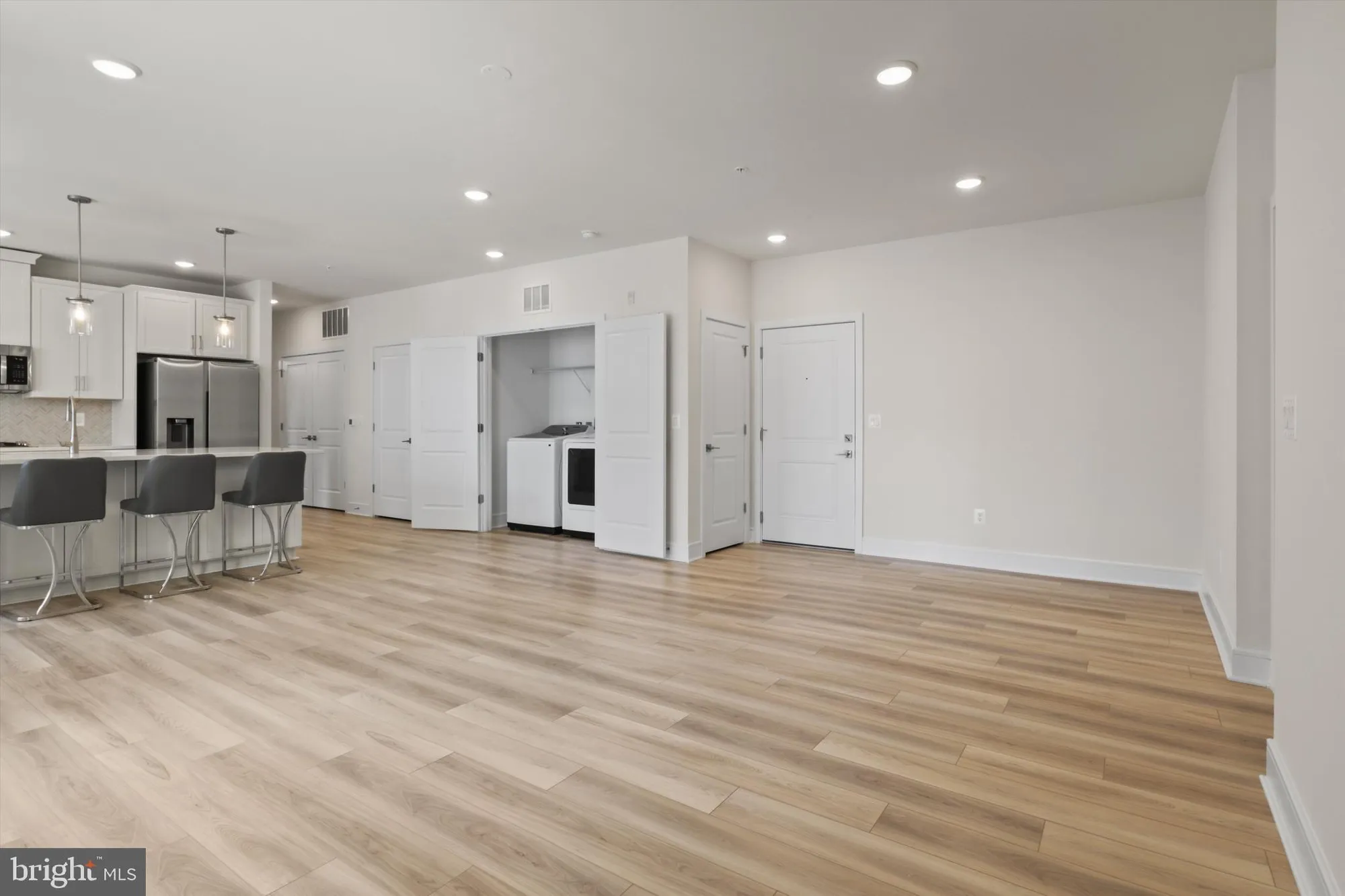 Property Slideshow image 8 of 49 | 23688 bolton crescent ter apt 204, Ashburn, VA, 20148