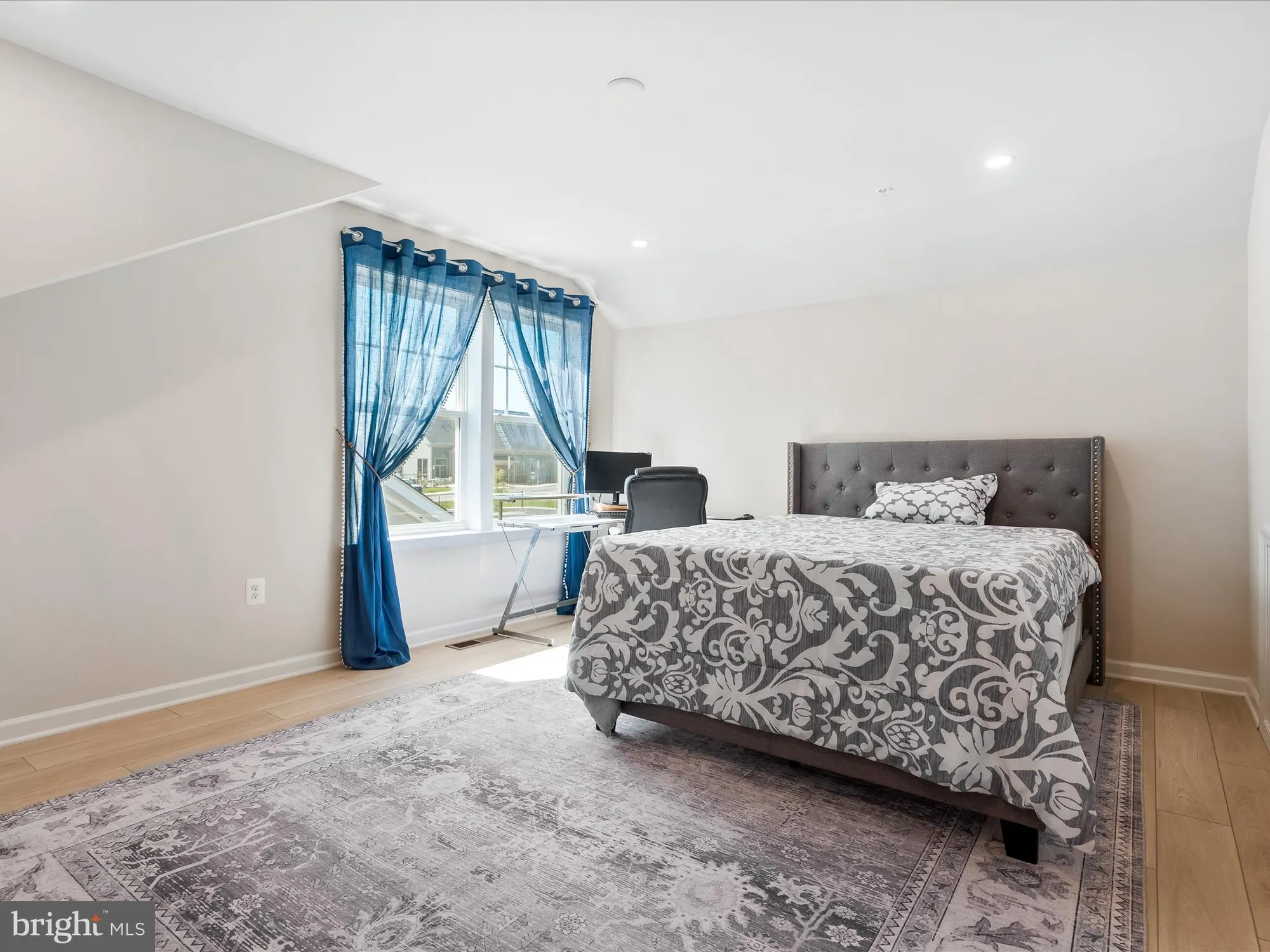 Property Slideshow image 26 of 45 | 13444 petrel st, Clarksburg, MD, 20871