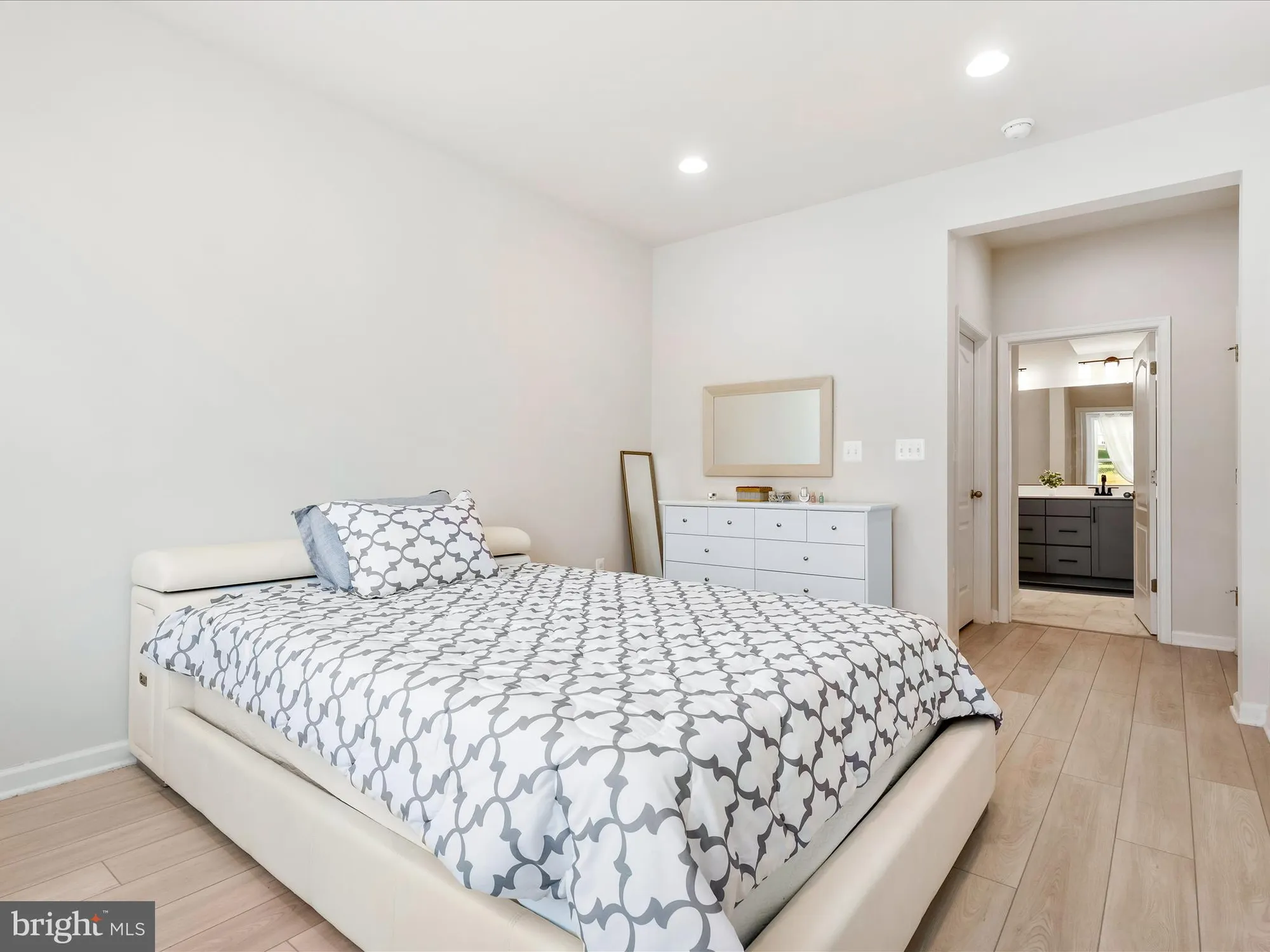 Property Slideshow image 15 of 45 | 13444 petrel st, Clarksburg, MD, 20871