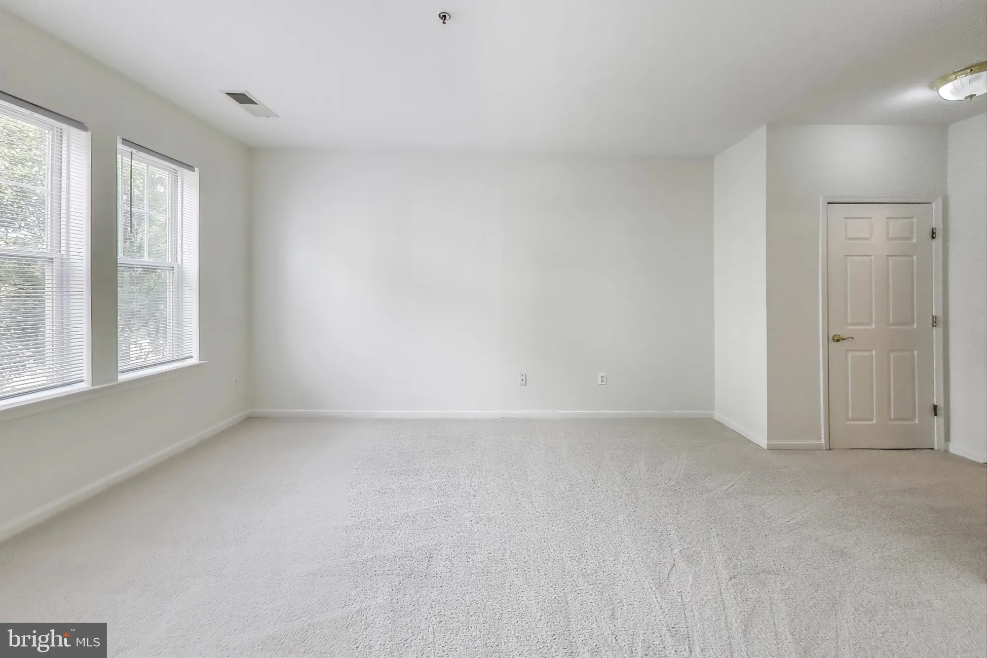 Property Slideshow image 17 of 41 | 13801 belle chasse blvd 212, Laurel, MD, 20707