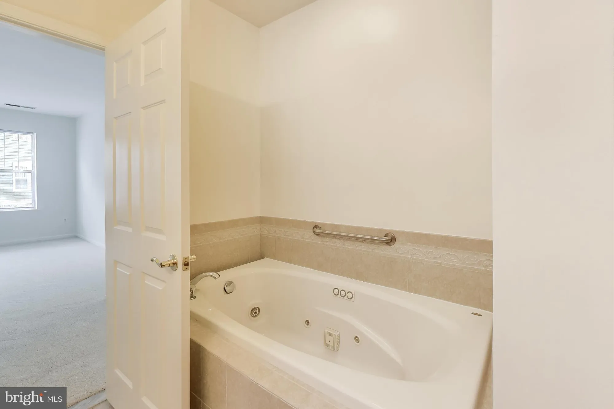 Property Slideshow image 20 of 41 | 13801 belle chasse blvd 212, Laurel, MD, 20707