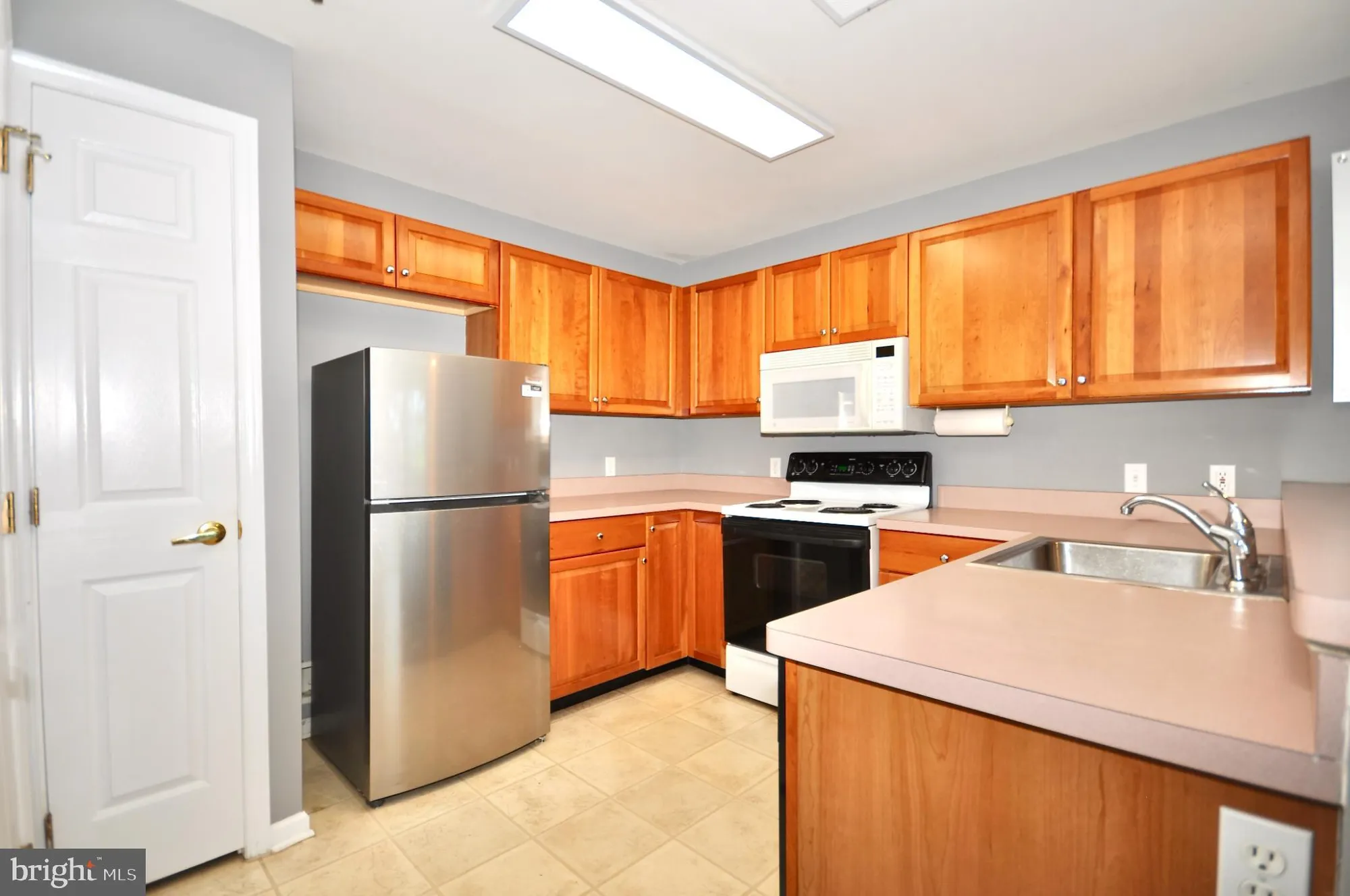 Property Slideshow image 11 of 39 | 42 w college ave apt 324, Yardley, PA, 19067