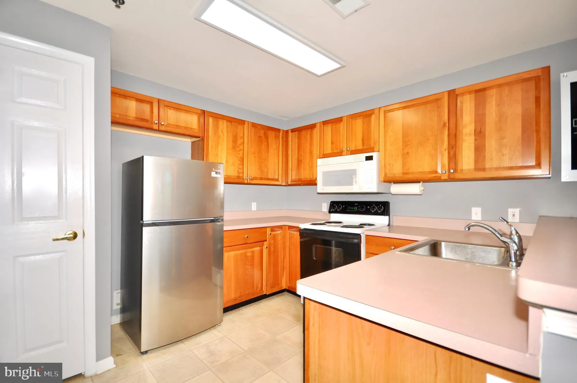 Property Slideshow image 16 of 39 | 42 w college ave apt 324, Yardley, PA, 19067