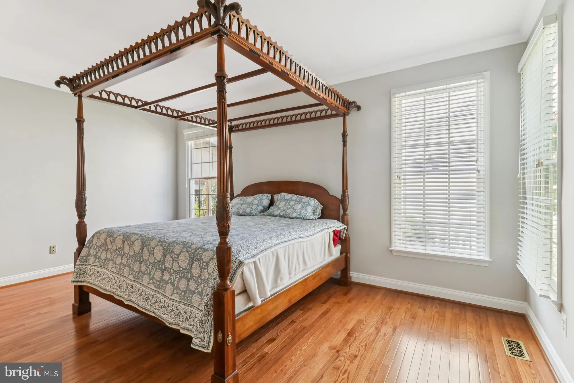 Property Slideshow image 54 of 115 | 6824 derby run way, Gainesville, VA, 20155