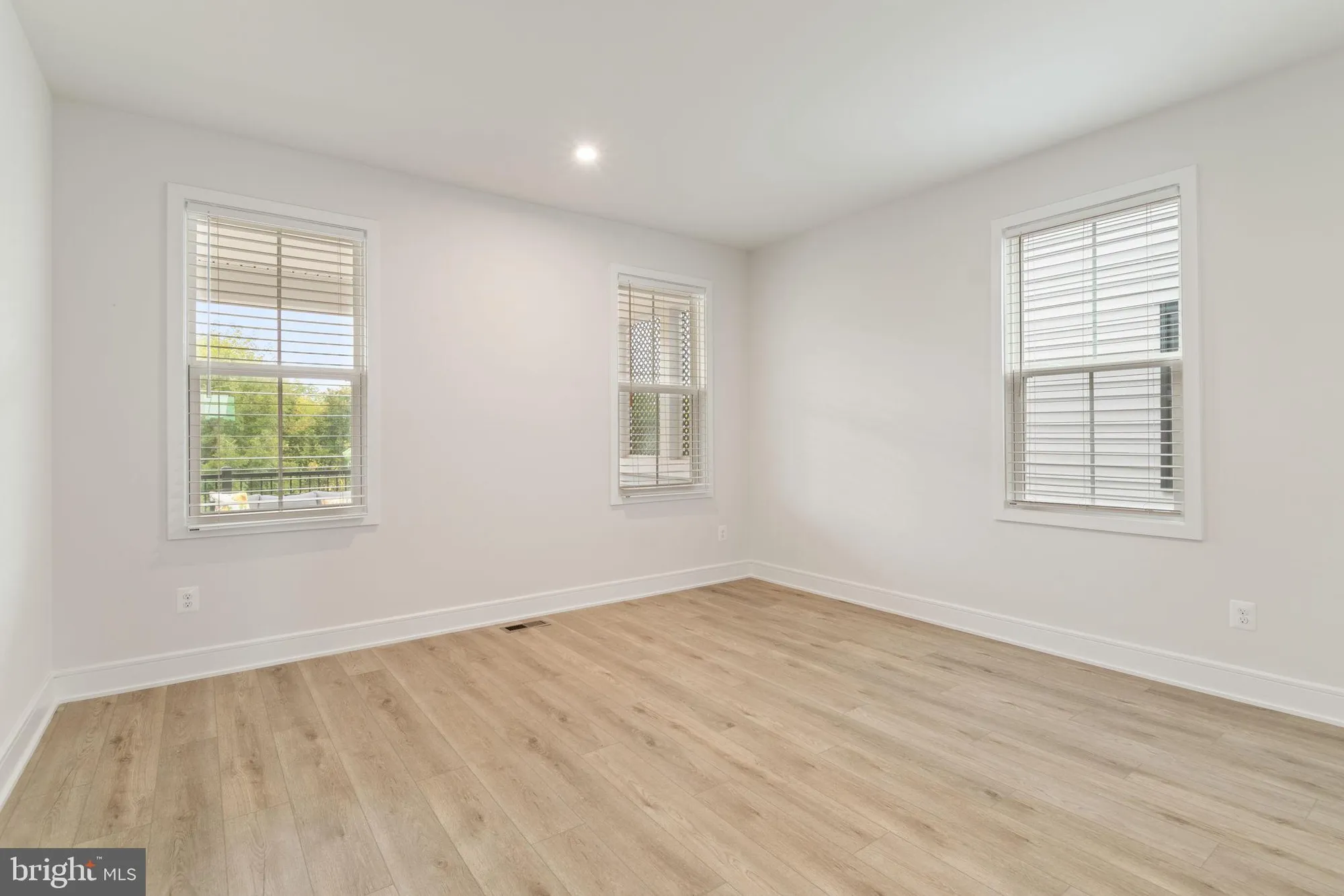 Property Slideshow image 36 of 73 | 43257 greeley sq, Ashburn, VA, 20148