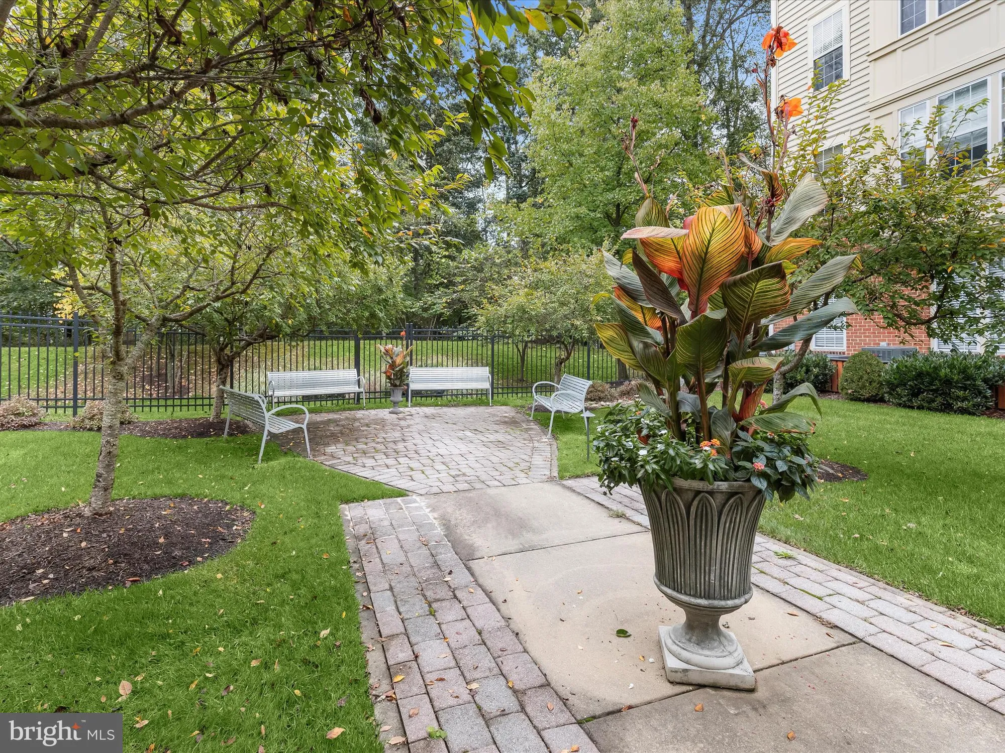 Property Slideshow image 7 of 40 | 2530 kensington gdns unit 406, Ellicott City, MD, 21043
