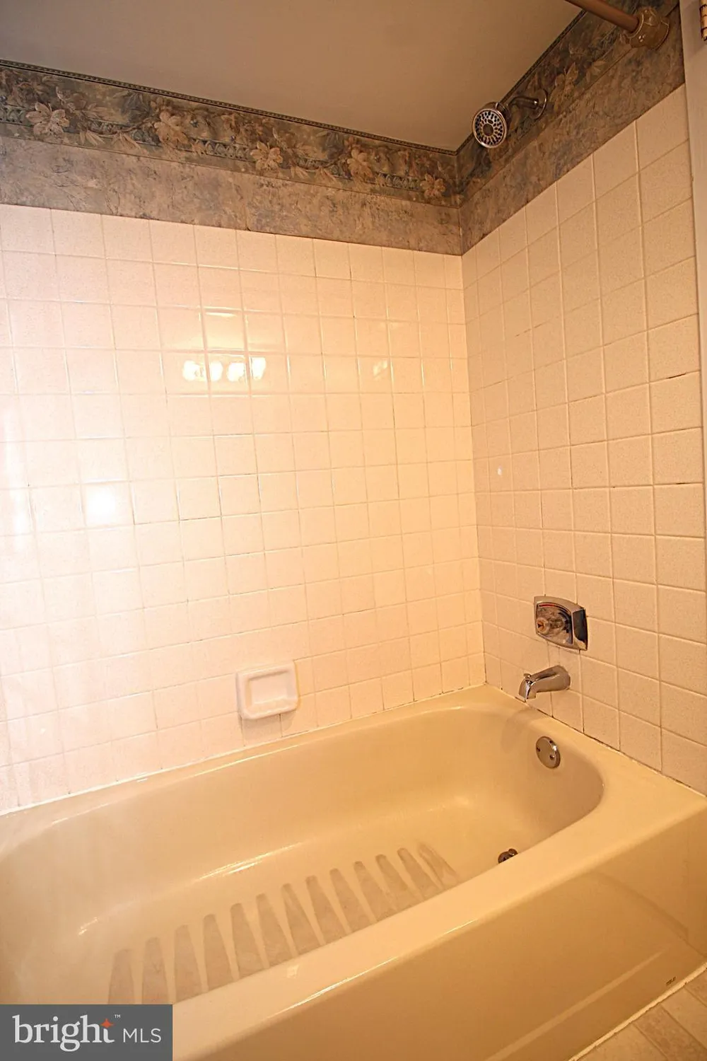 Property Slideshow image 17 of 38 | 62004 delaire landing rd 4, Philadelphia, PA, 19114