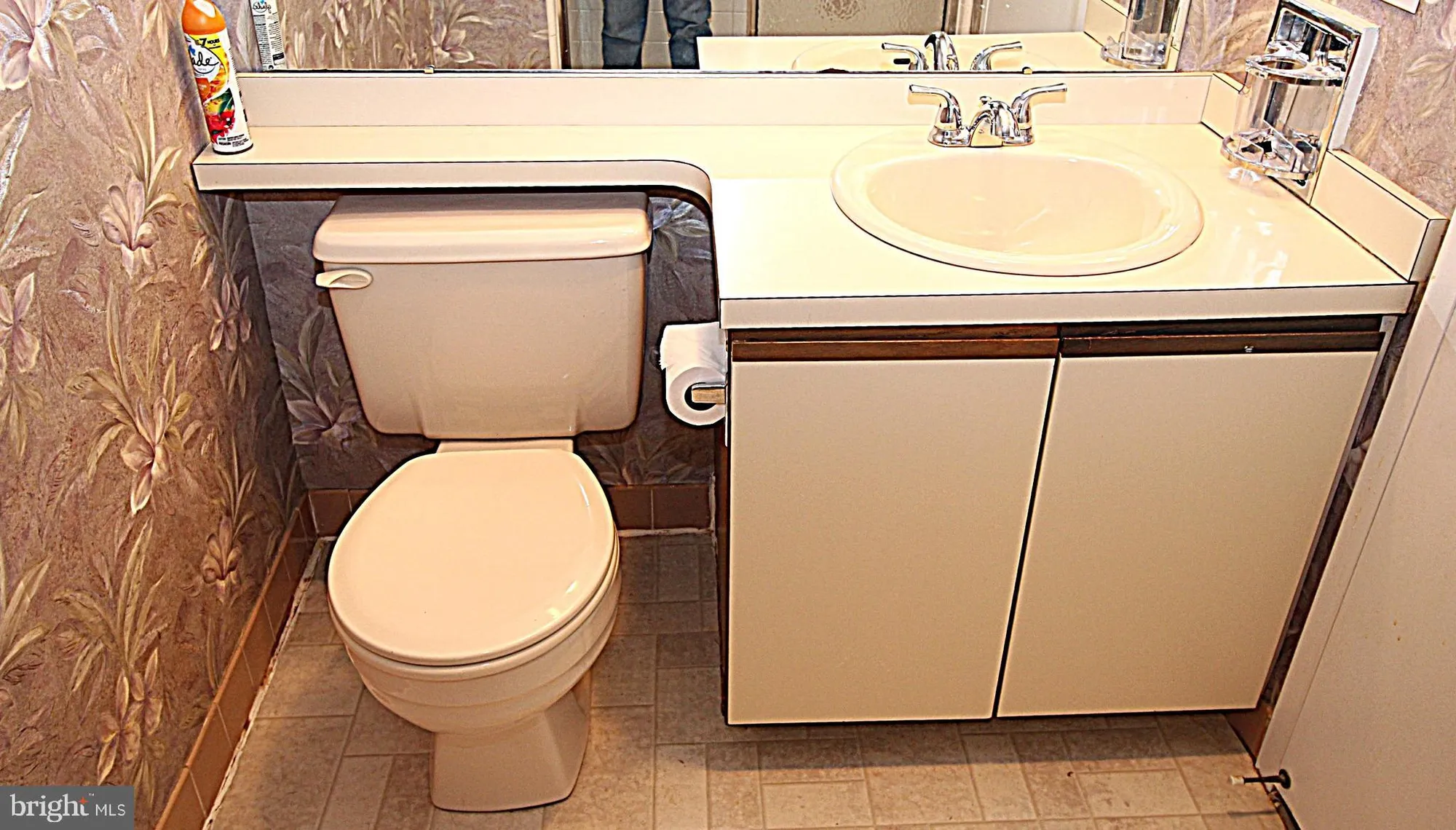 Property Slideshow image 22 of 38 | 62004 delaire landing rd 4, Philadelphia, PA, 19114