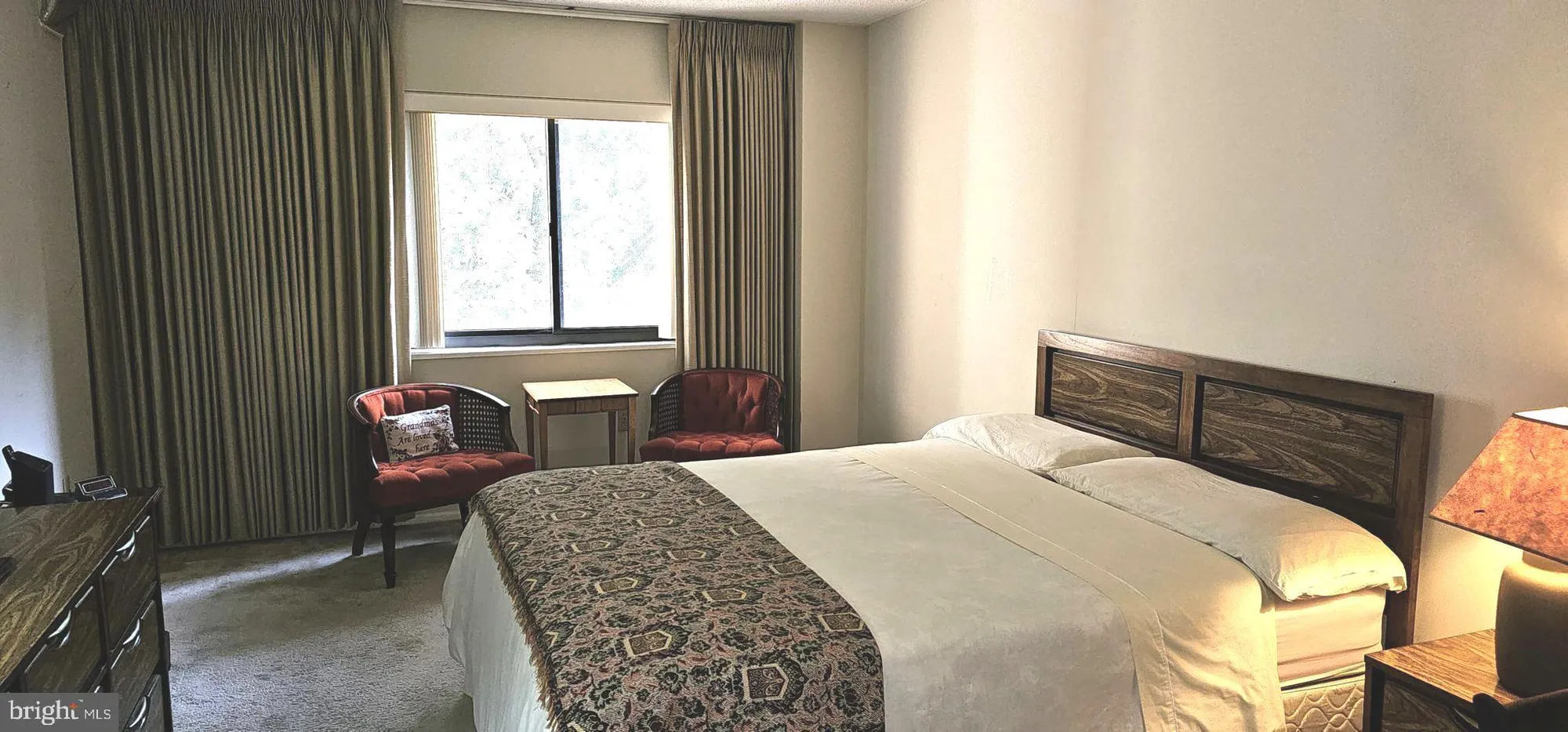 Property Slideshow image 6 of 21 | 15100 interlachen dr # 4-908, Silver Spring, MD, 20906