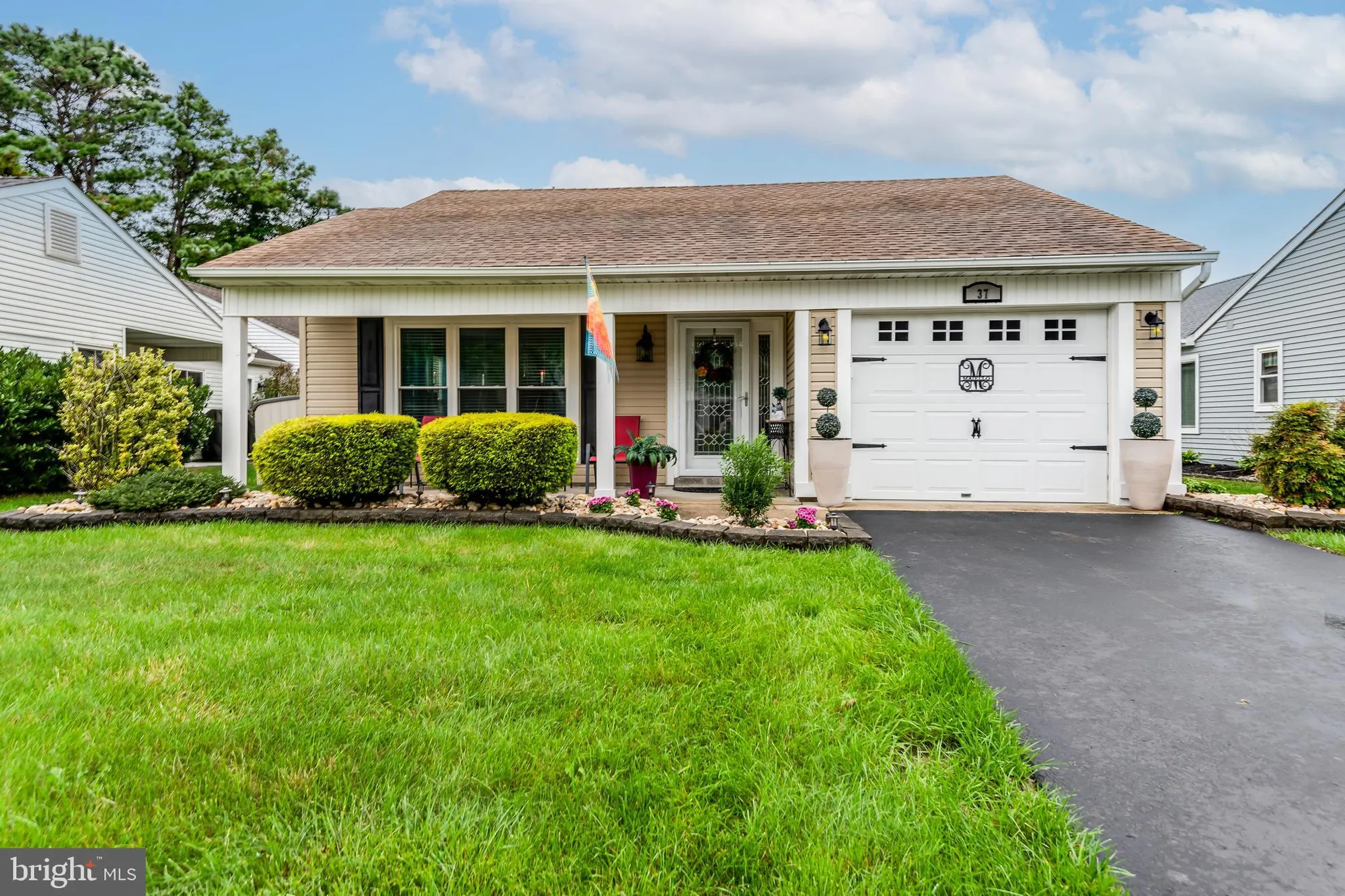 Property Slideshow image 4 of 33 | 37 stratford rd, Southampton, NJ, 08088