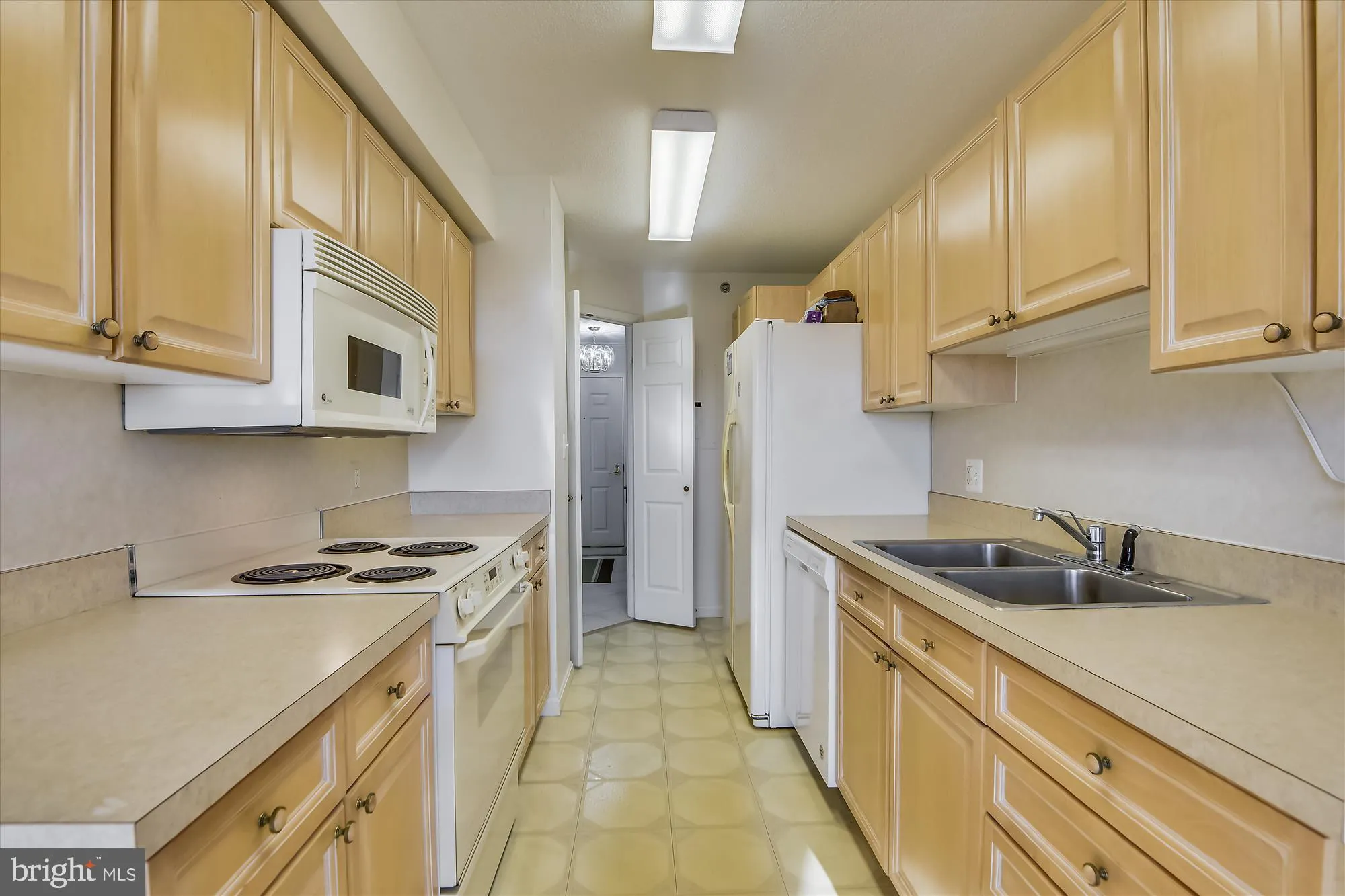 Property Slideshow image 11 of 42 | 19385 cypress ridge ter unit 920, Leesburg, VA, 20176