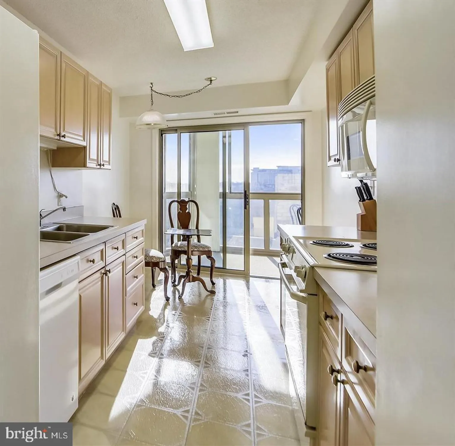 Property Slideshow image 9 of 42 | 19385 cypress ridge ter unit 920, Leesburg, VA, 20176