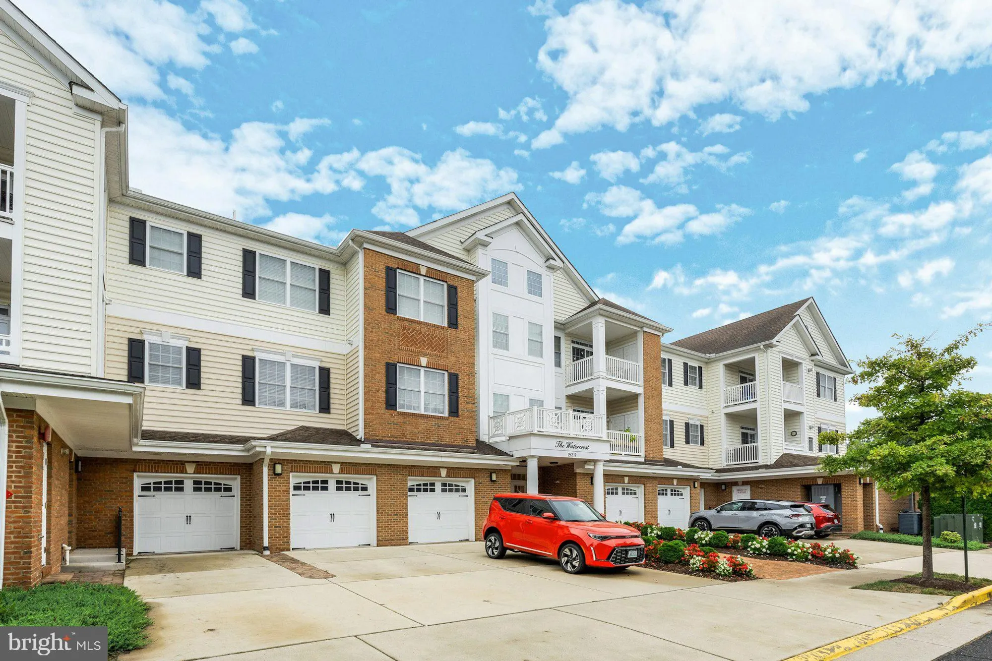 Property Slideshow image 2 of 42 | 15211 royal crest dr unit 405, Haymarket, VA, 20169