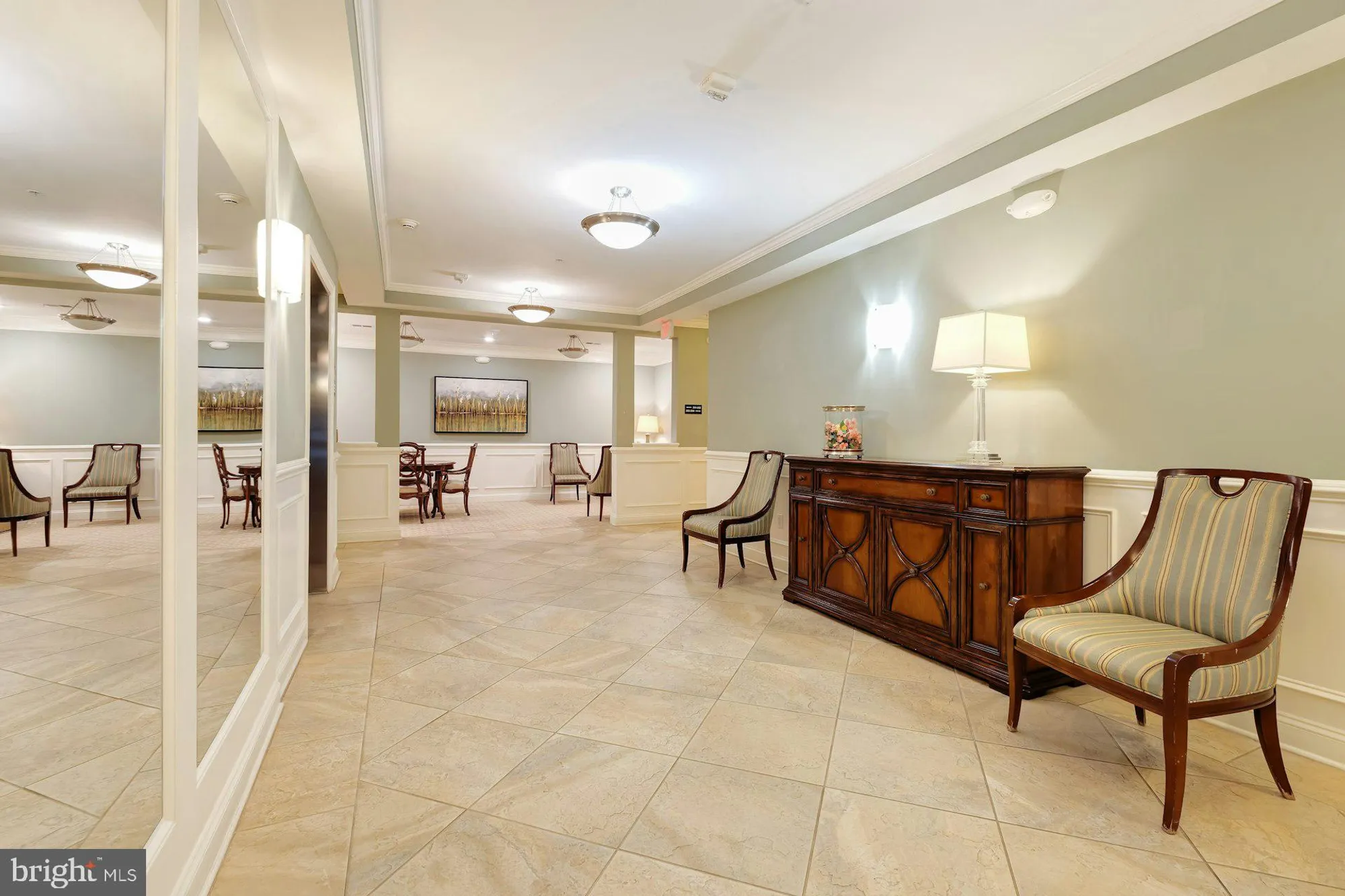 Property Slideshow image 4 of 42 | 15211 royal crest dr unit 405, Haymarket, VA, 20169