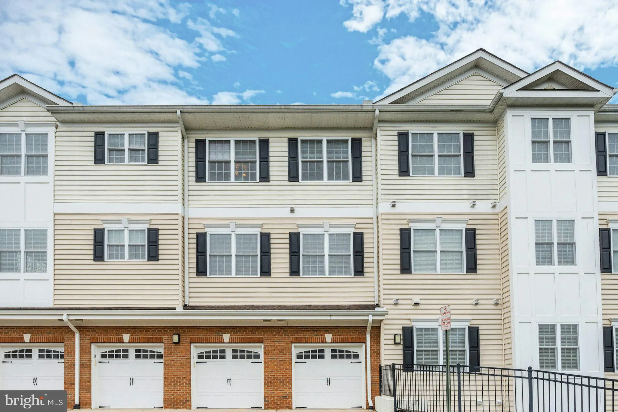 Property Slideshow image 37 of 42 | 15211 royal crest dr unit 405, Haymarket, VA, 20169