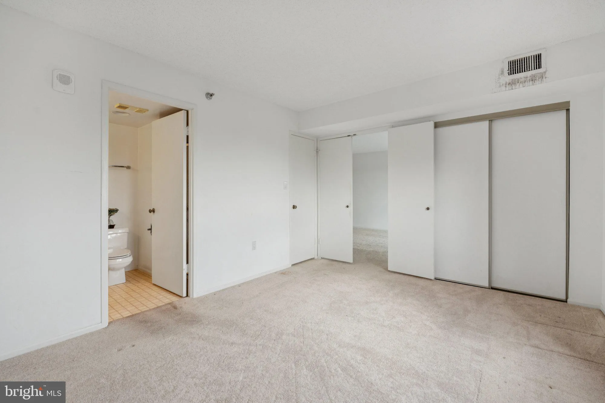 Property Slideshow image 11 of 27 | 15115 interlachen dr 3-815, Silver Spring, MD, 20906