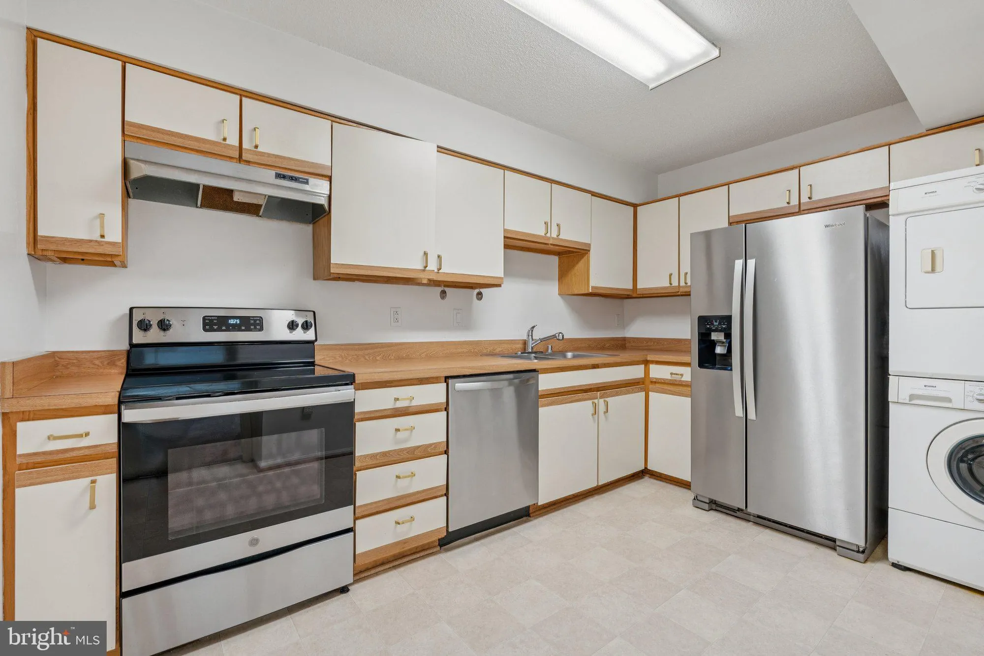 Property Slideshow image 15 of 27 | 15115 interlachen dr 3-815, Silver Spring, MD, 20906