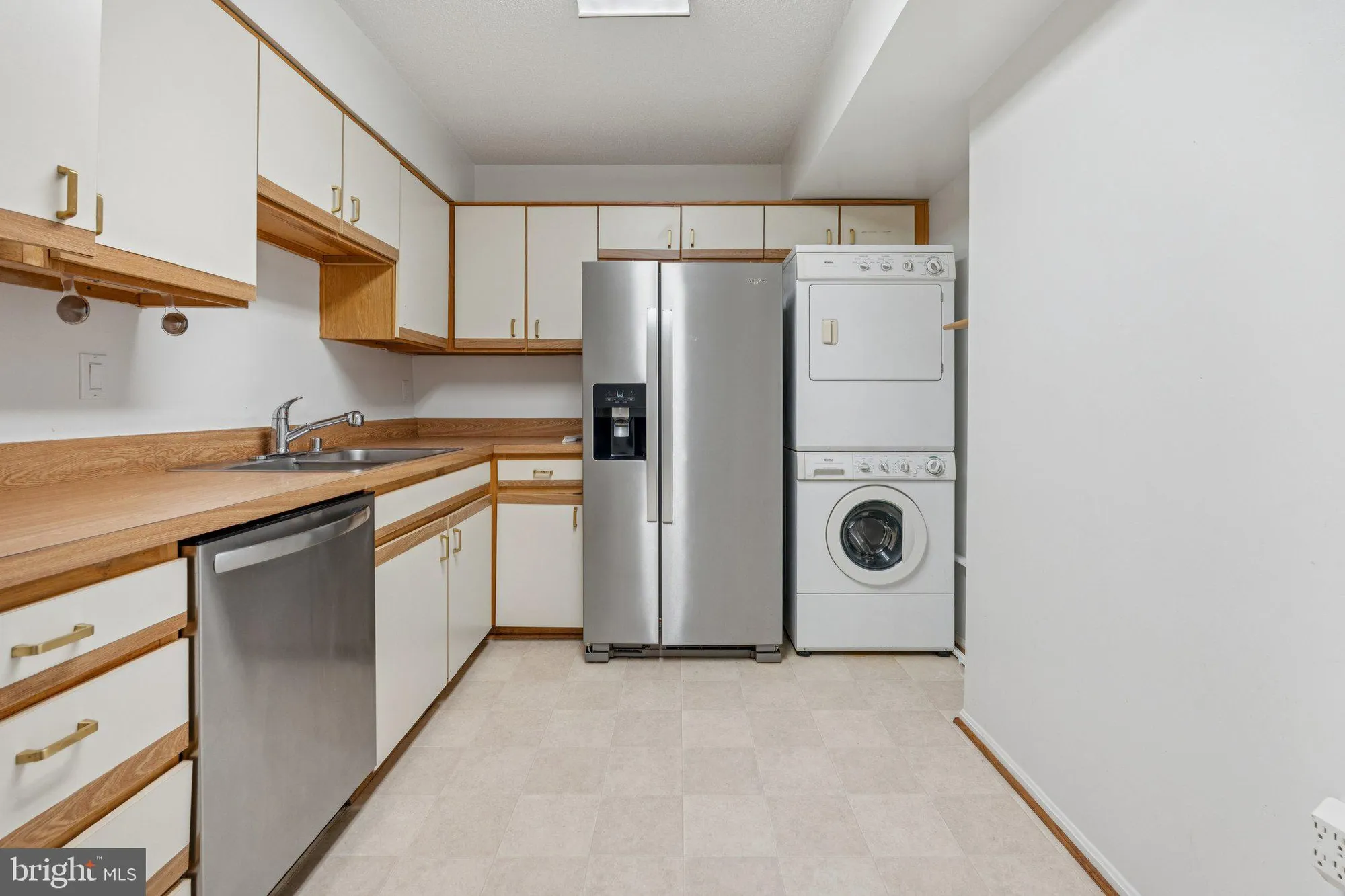 Property Slideshow image 16 of 27 | 15115 interlachen dr 3-815, Silver Spring, MD, 20906