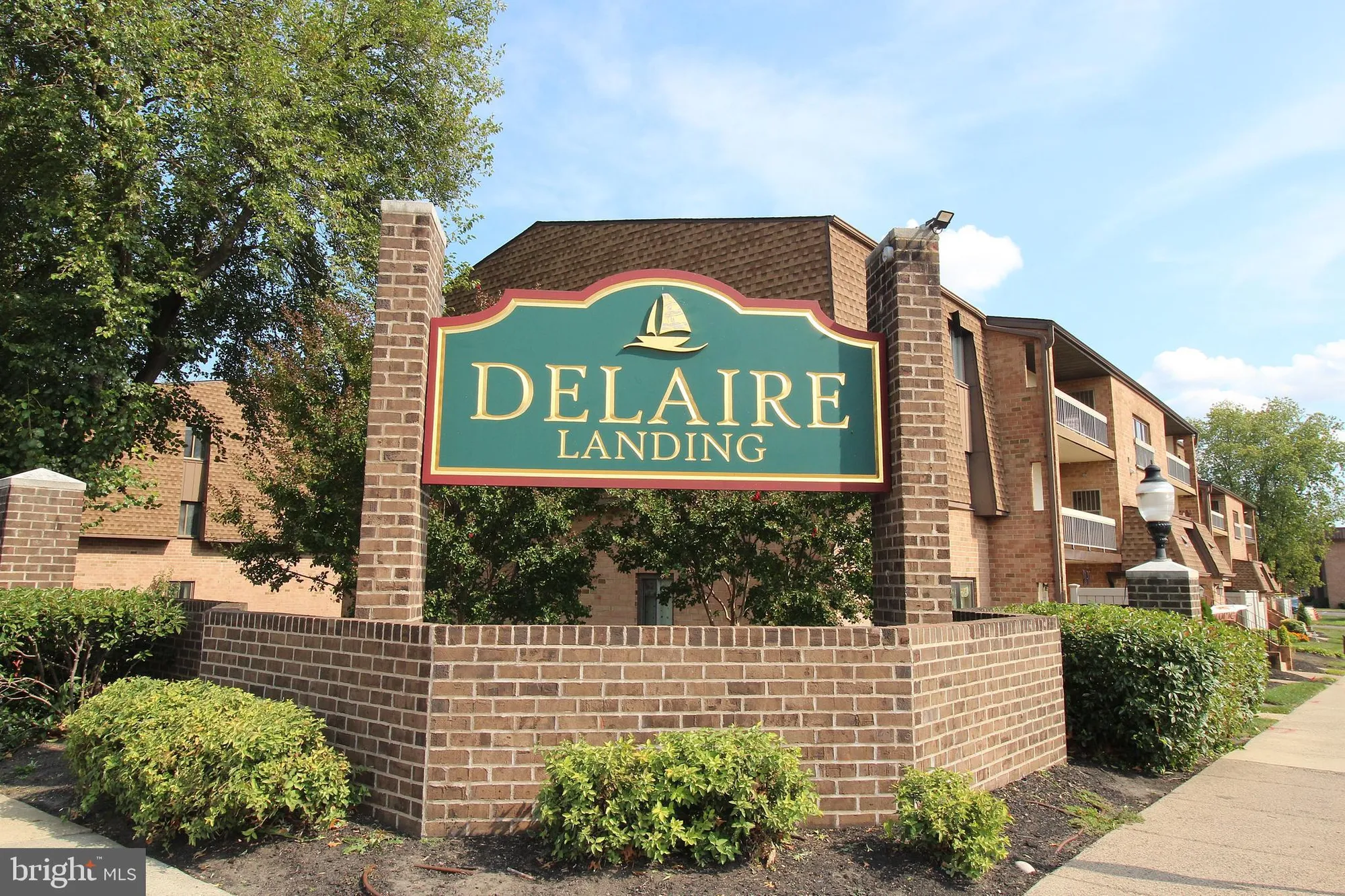 Property Slideshow image 1 of 38 | 62004 delaire landing rd 4, Philadelphia, PA, 19114