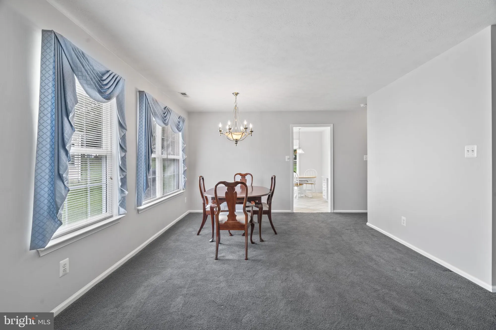 Property Slideshow image 7 of 25 | 10 yarrow pl, Mount Laurel, NJ, 08054