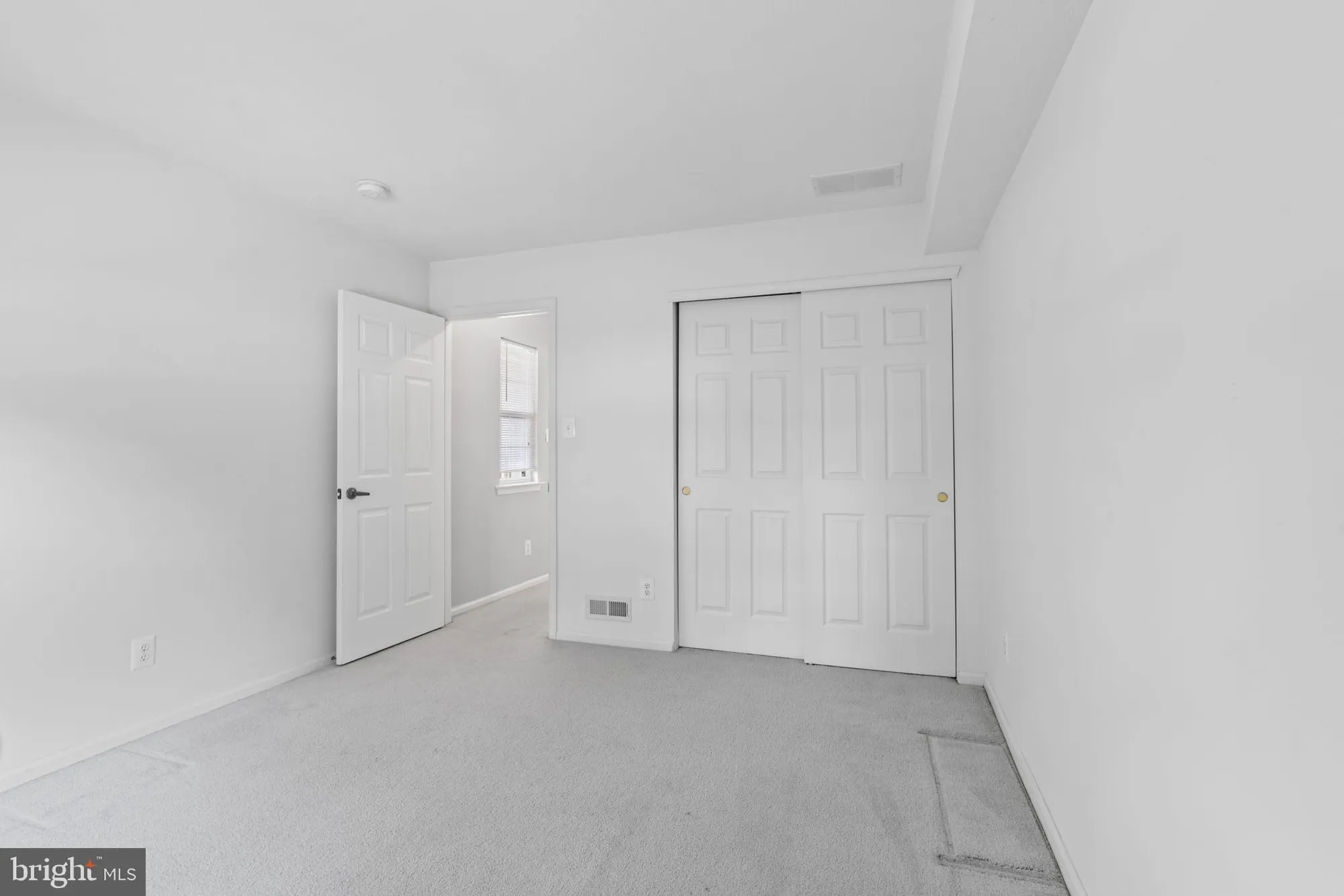 Property Slideshow image 15 of 25 | 10 yarrow pl, Mount Laurel, NJ, 08054